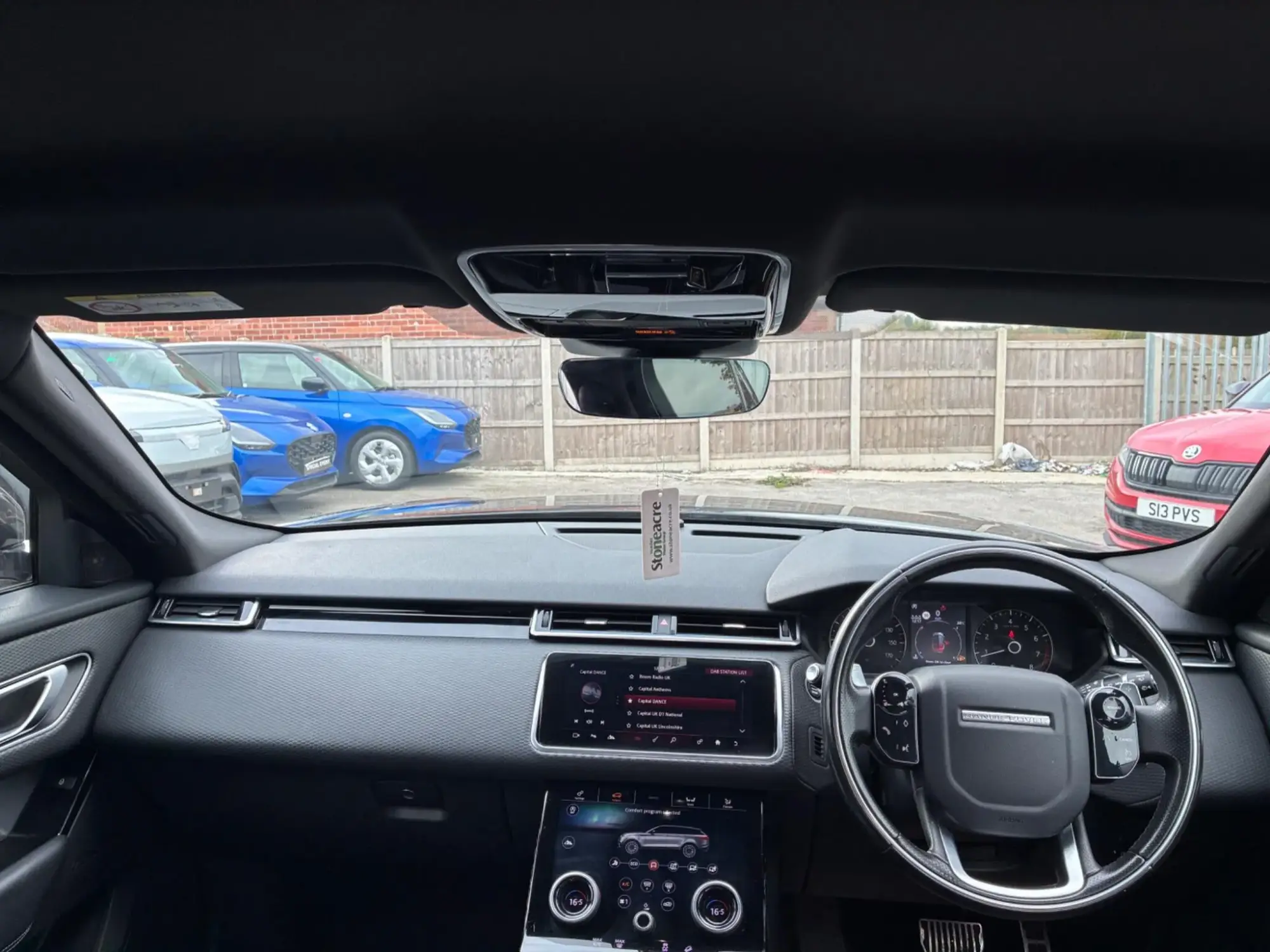 Land Rover Range Rover Velar Image 25