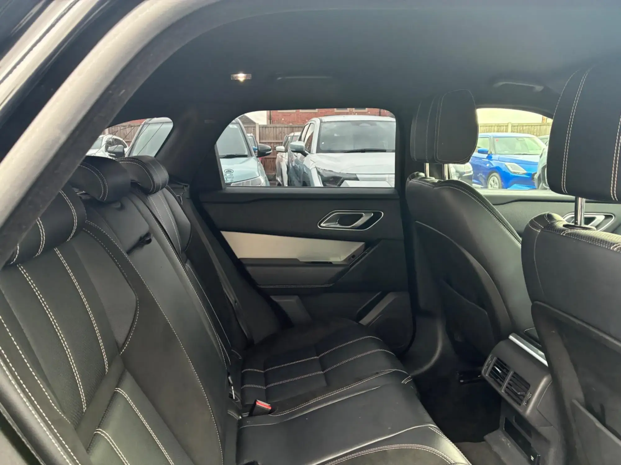 Land Rover Range Rover Velar Image 26