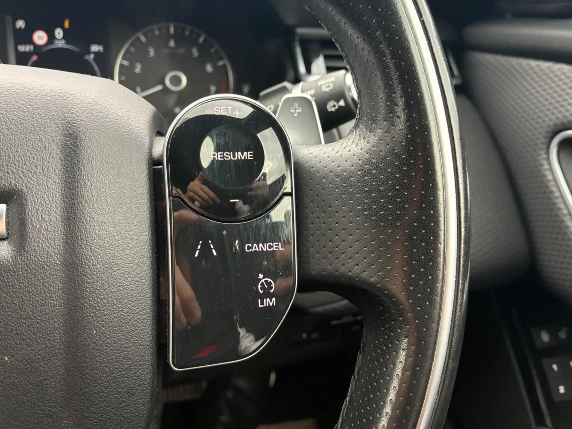 Land Rover Range Rover Velar Image 13