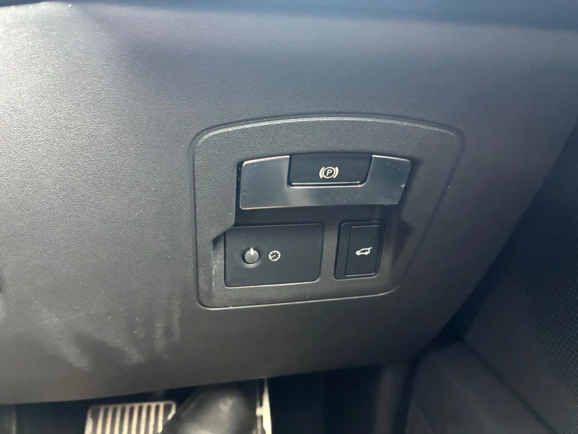 Land Rover Range Rover Velar Image 16
