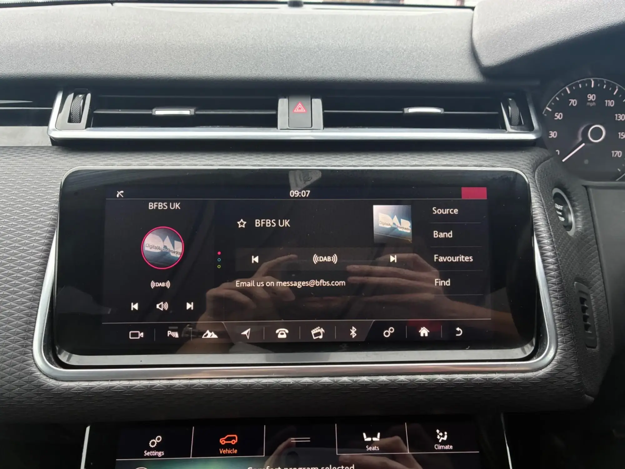 Land Rover Range Rover Velar Image 18