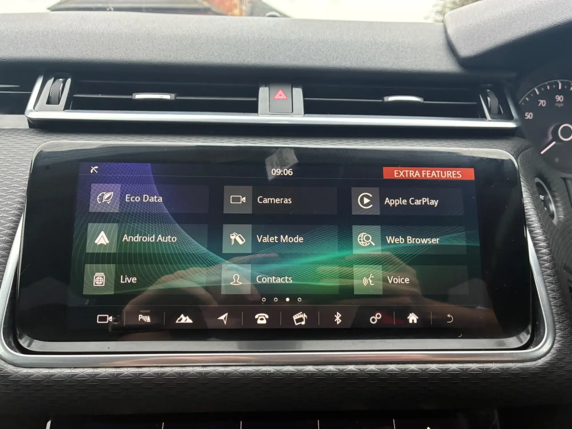 Land Rover Range Rover Velar Image 30