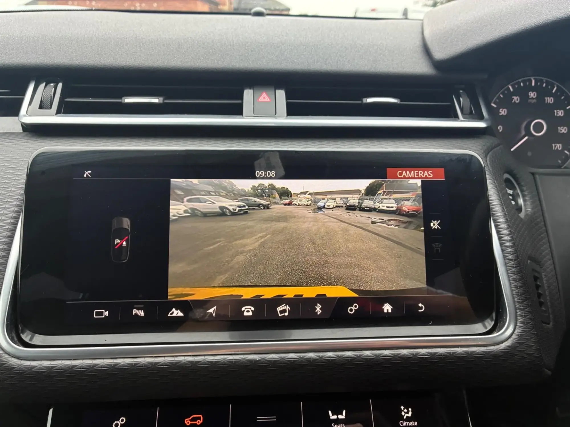 Land Rover Range Rover Velar Image 22