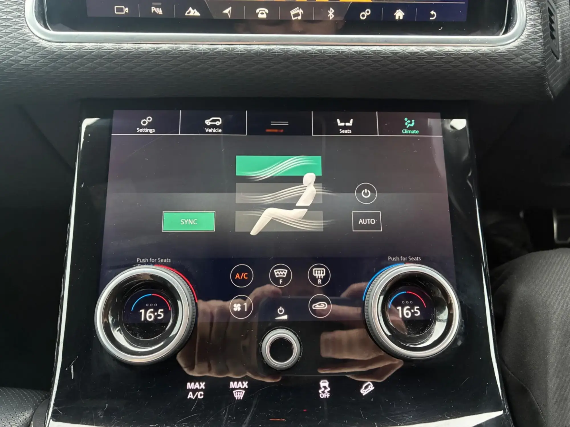 Land Rover Range Rover Velar Image 23