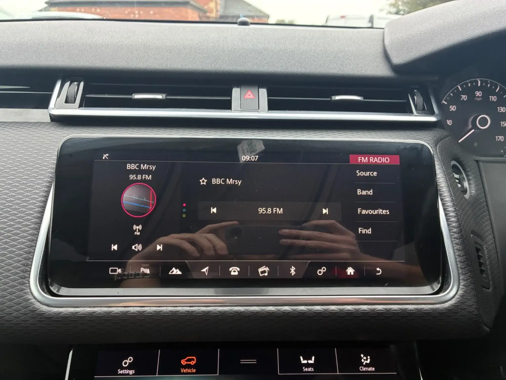 Land Rover Range Rover Velar Image 33
