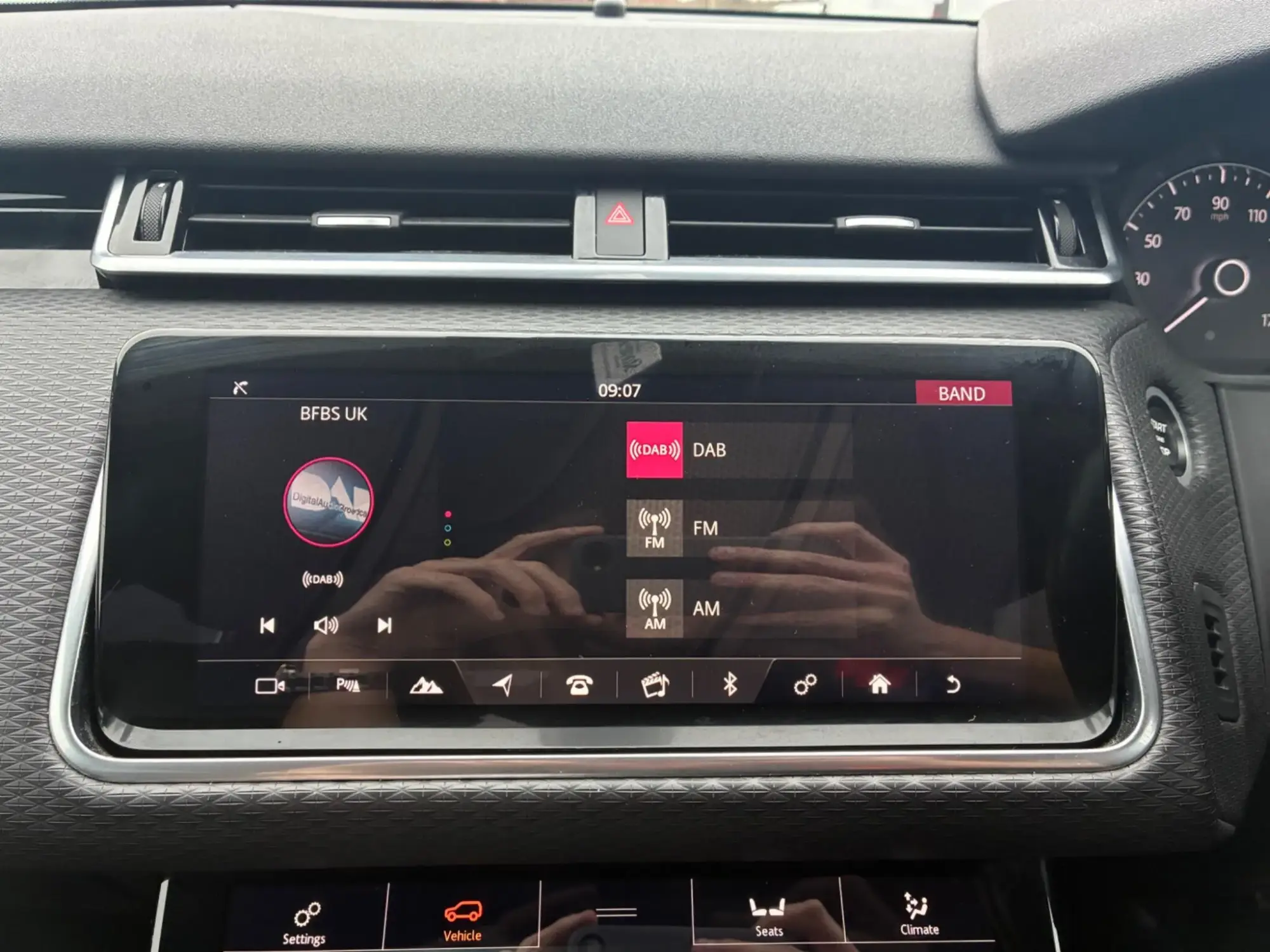Land Rover Range Rover Velar Image 34