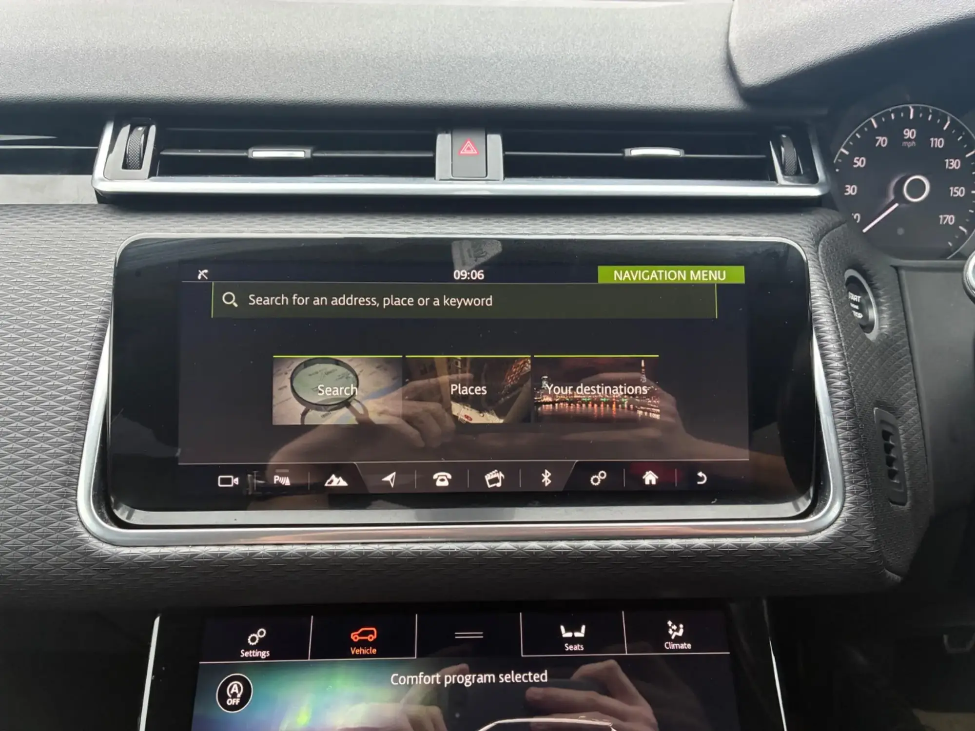 Land Rover Range Rover Velar Image 35
