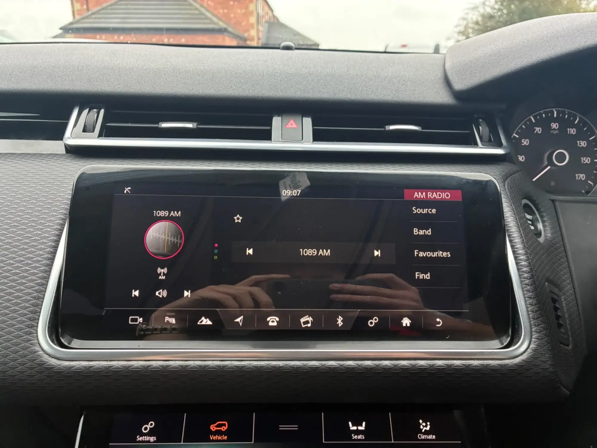 Land Rover Range Rover Velar Image 36