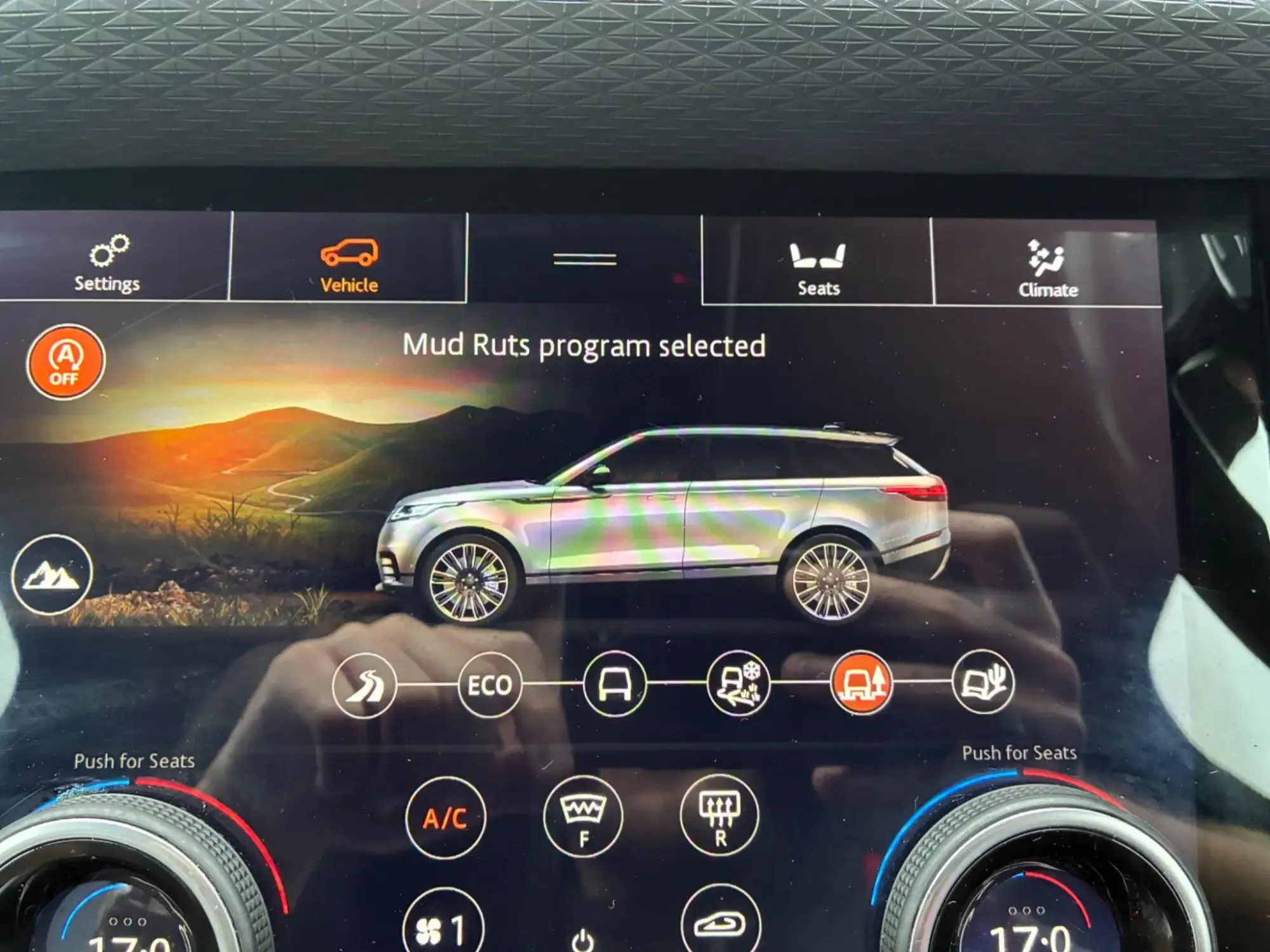 Land Rover Range Rover Velar Image 38