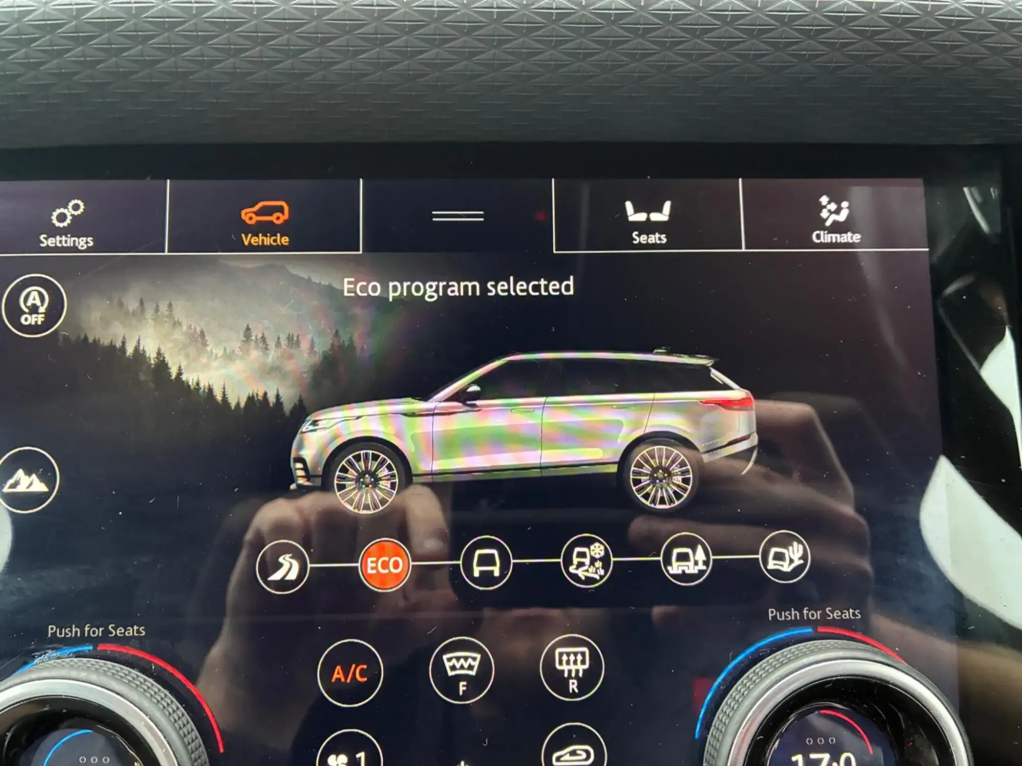 Land Rover Range Rover Velar Image 41