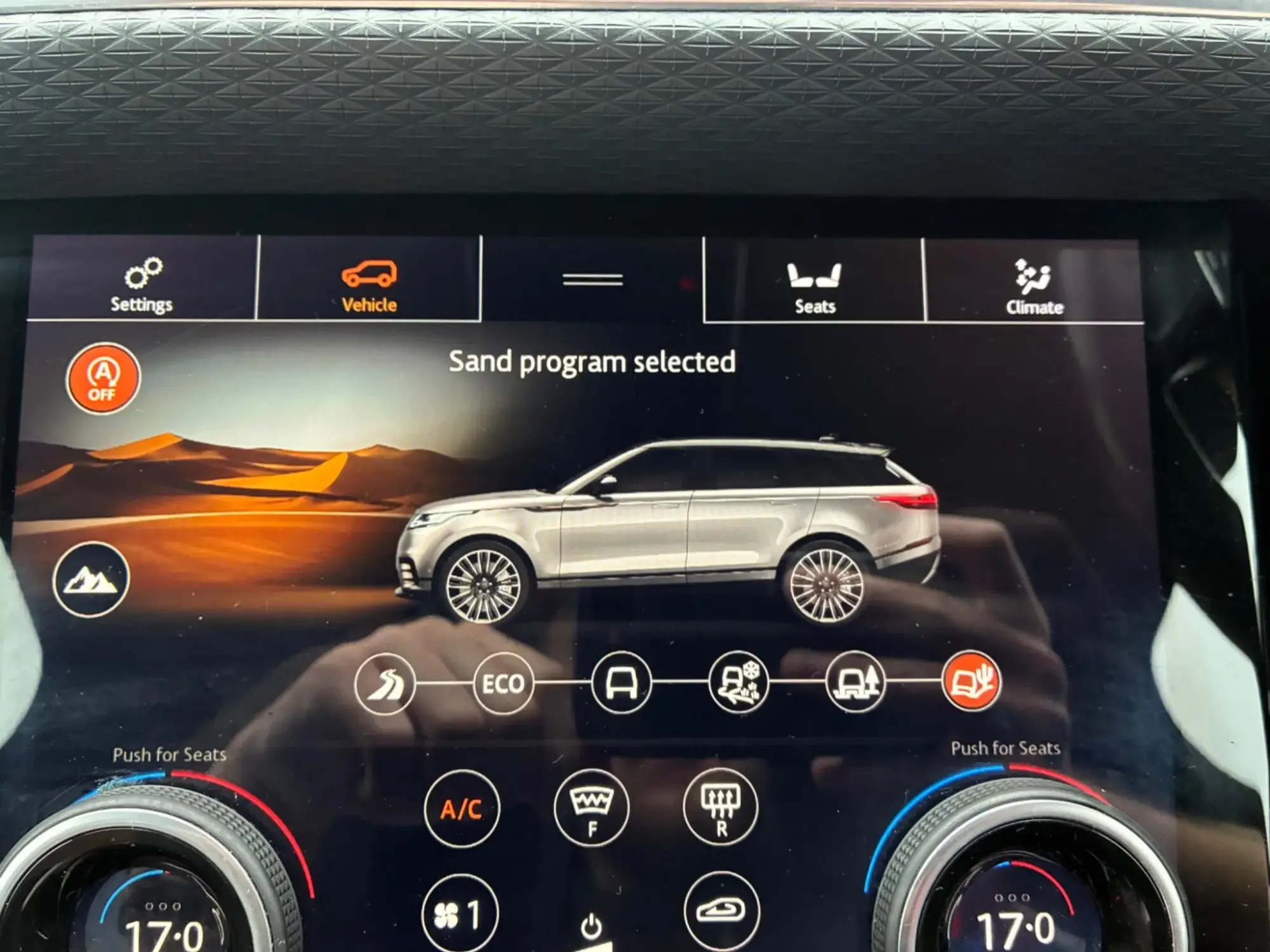 Land Rover Range Rover Velar Image 42