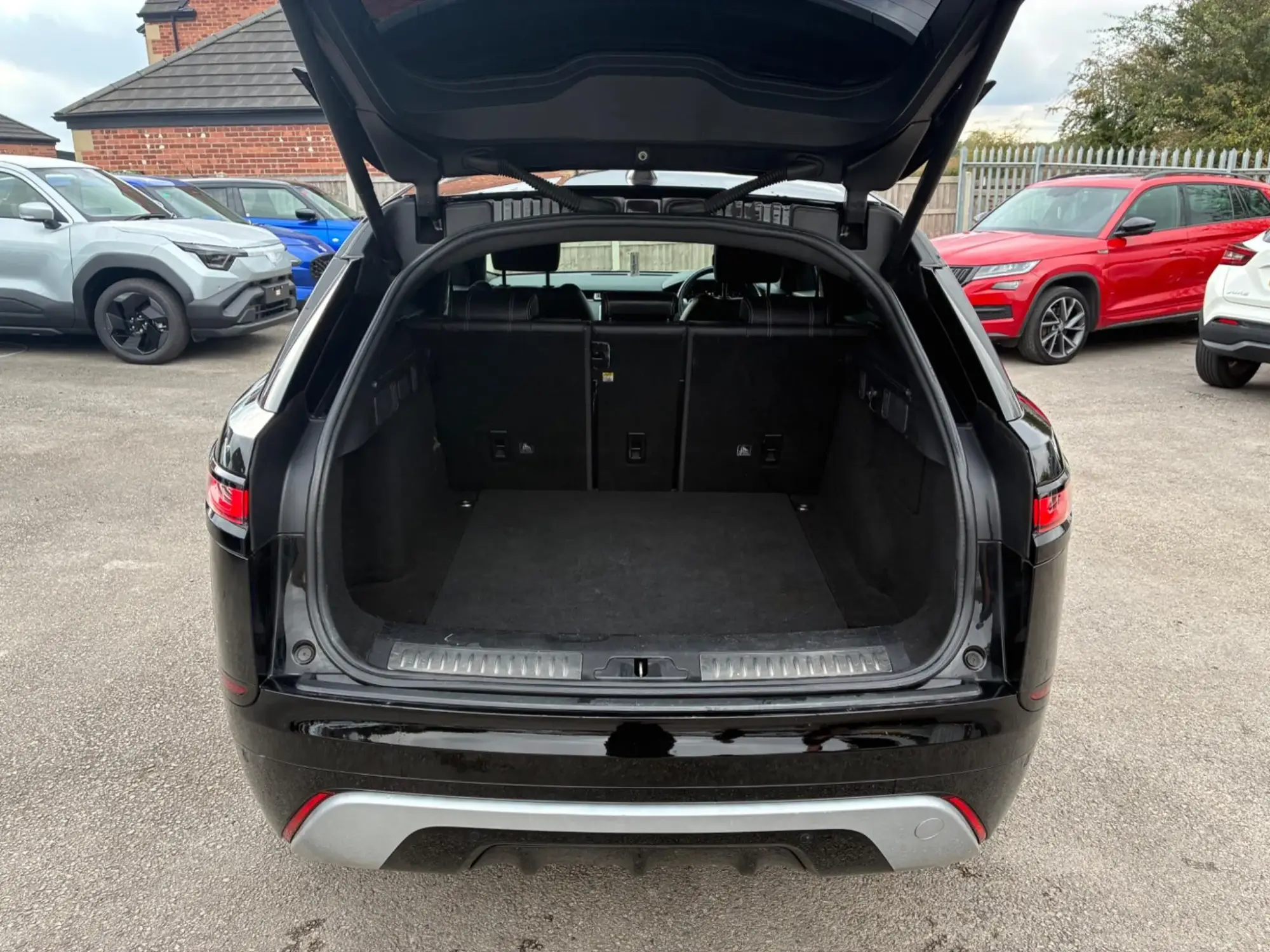Land Rover Range Rover Velar Image 10