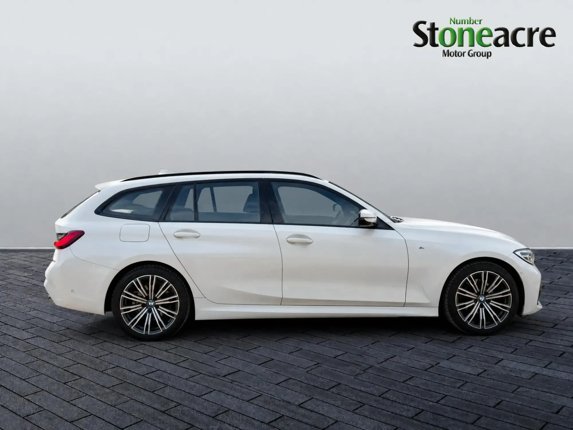 BMW 3 Series 2.0 320d M Sport Touring Auto xDrive Euro 6 (s/s) 5dr YP70LVF Image 2 BMW 3 Series 2.0 320d M Sport Touring Auto xDrive Euro 6 (s/s) 5dr YP70LVF Image 2