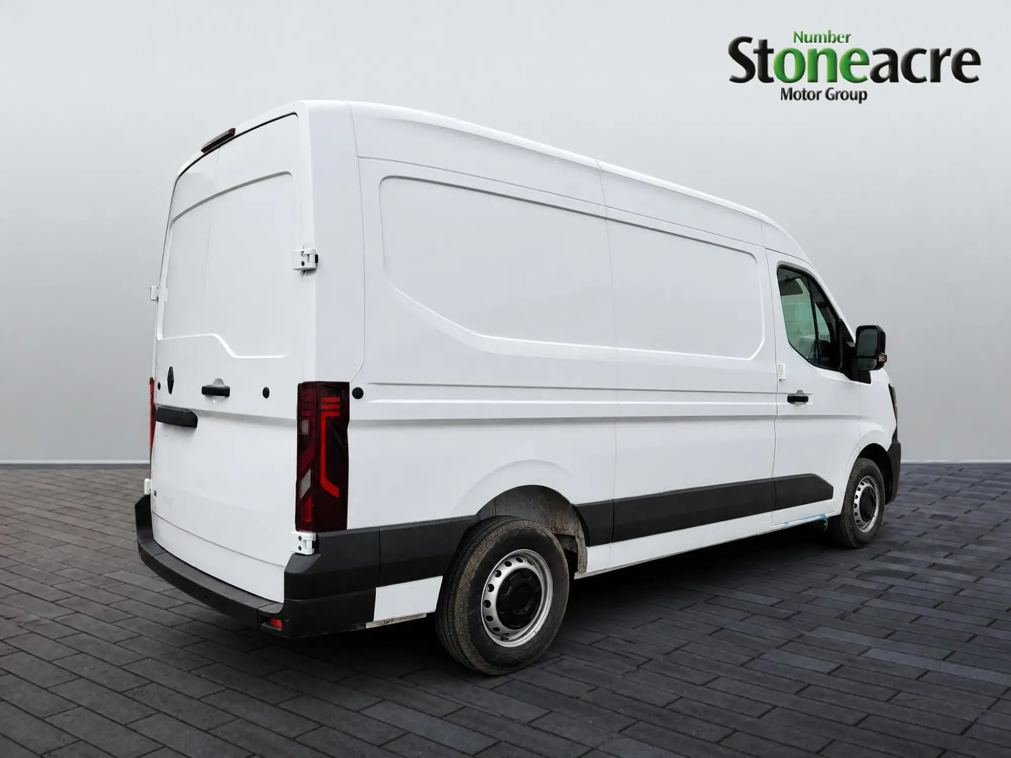 Renault Master 2.0 dCi MM35 Advance Auto L2 H2 Euro 6 (s/s) 5dr YP76NWJ Image 2 Renault Master 2.0 dCi MM35 Advance Auto L2 H2 Euro 6 (s/s) 5dr YP76NWJ Image 2