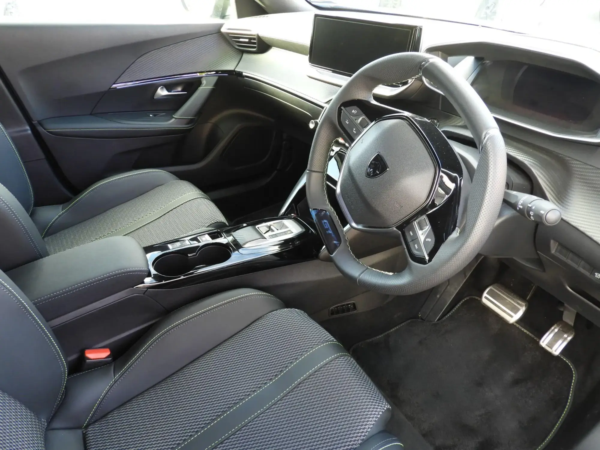 Peugeot E-2008 Image 12
