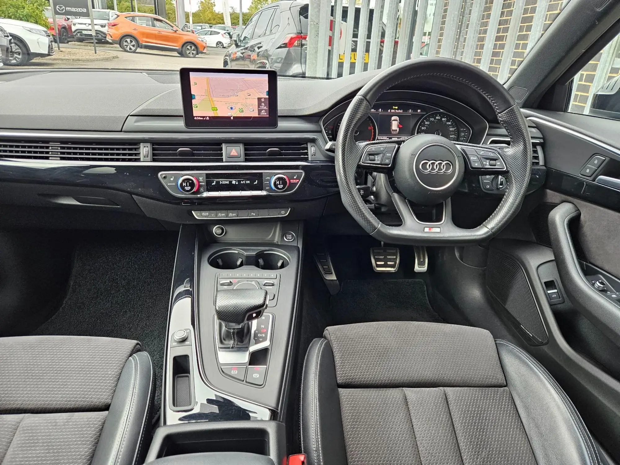 Audi A4 Avant Image 12
