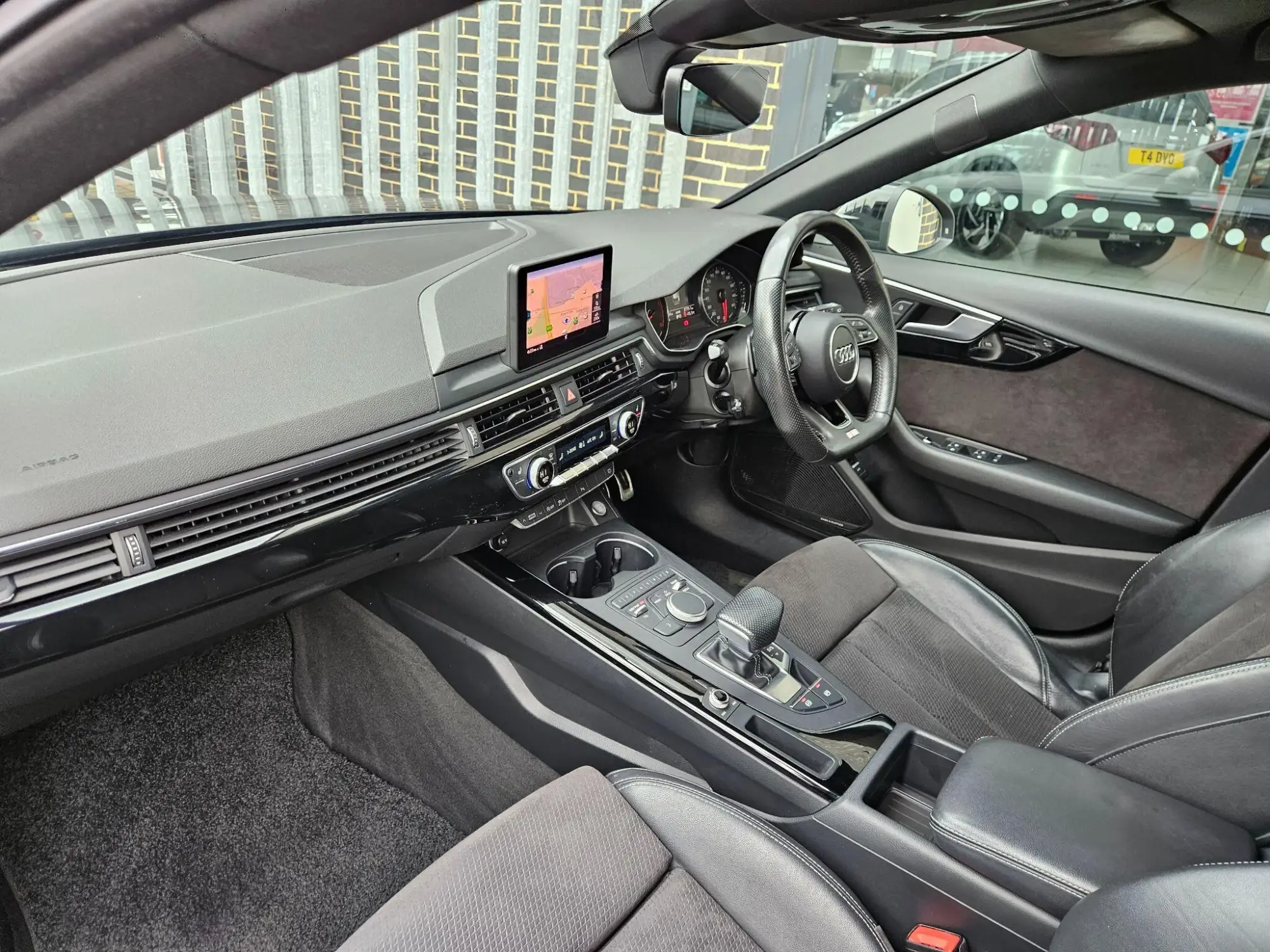 Audi A4 Avant Image 13