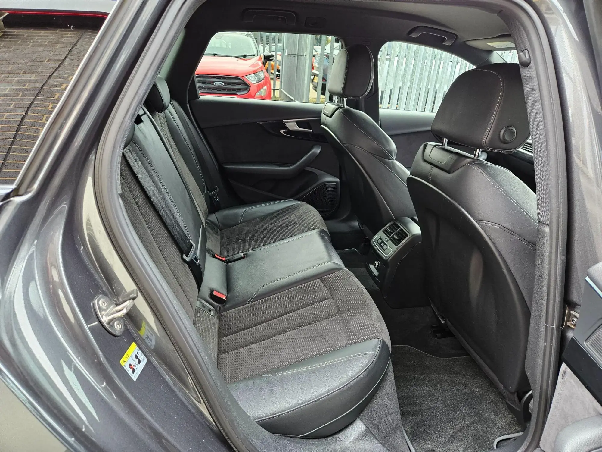 Audi A4 Avant Image 18