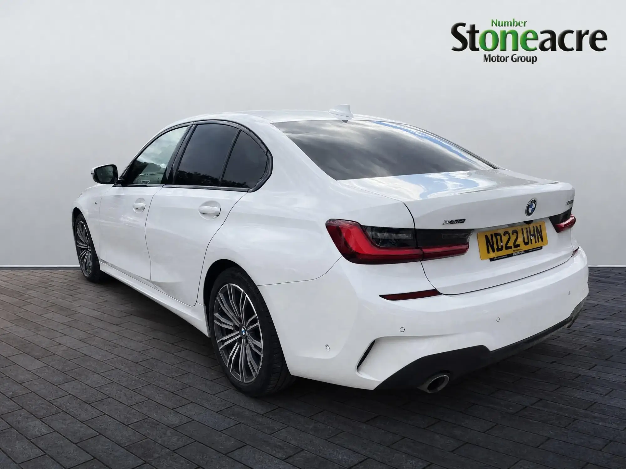 BMW 3 Series Image 4