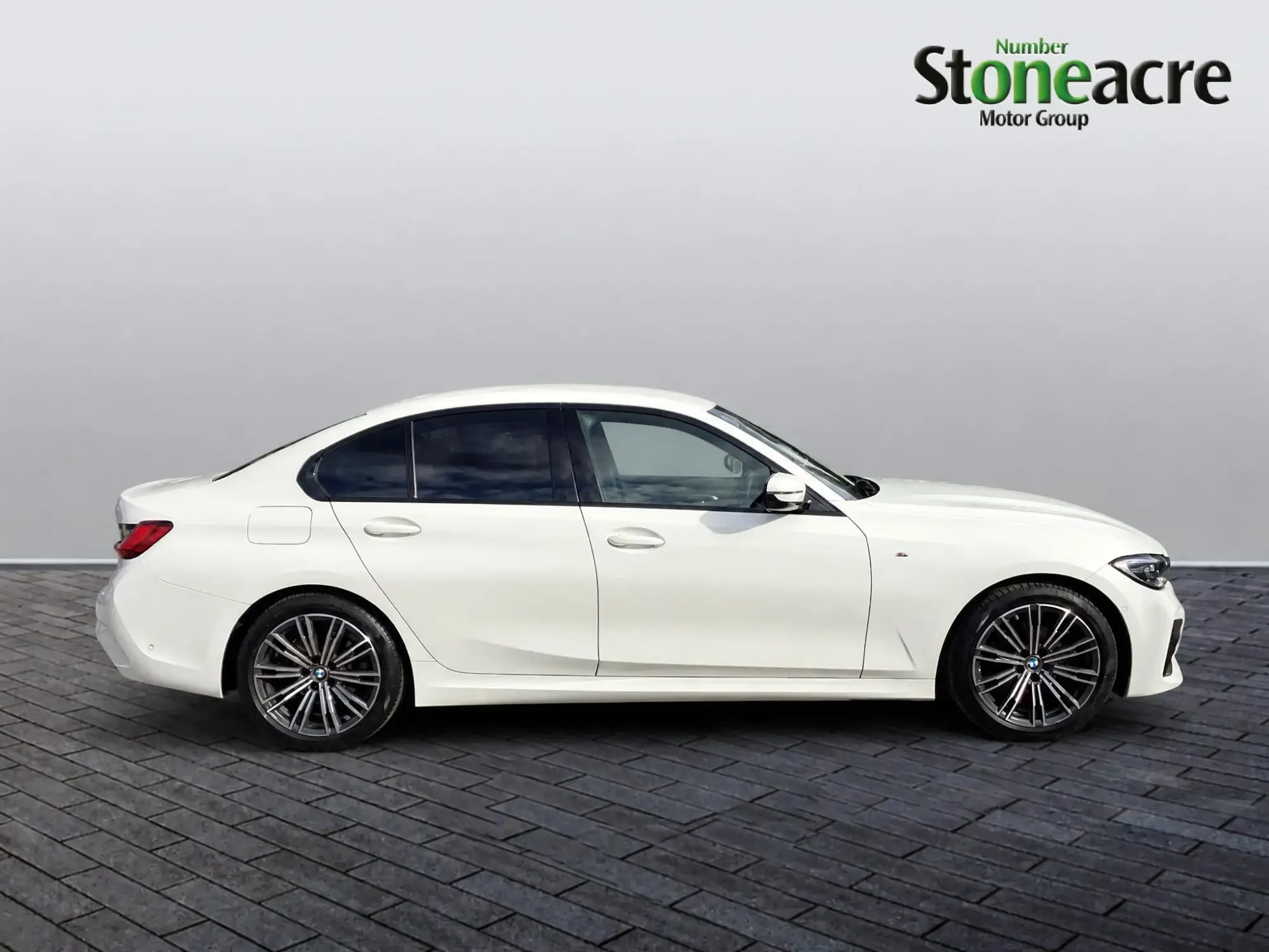 BMW 3 Series Image 7