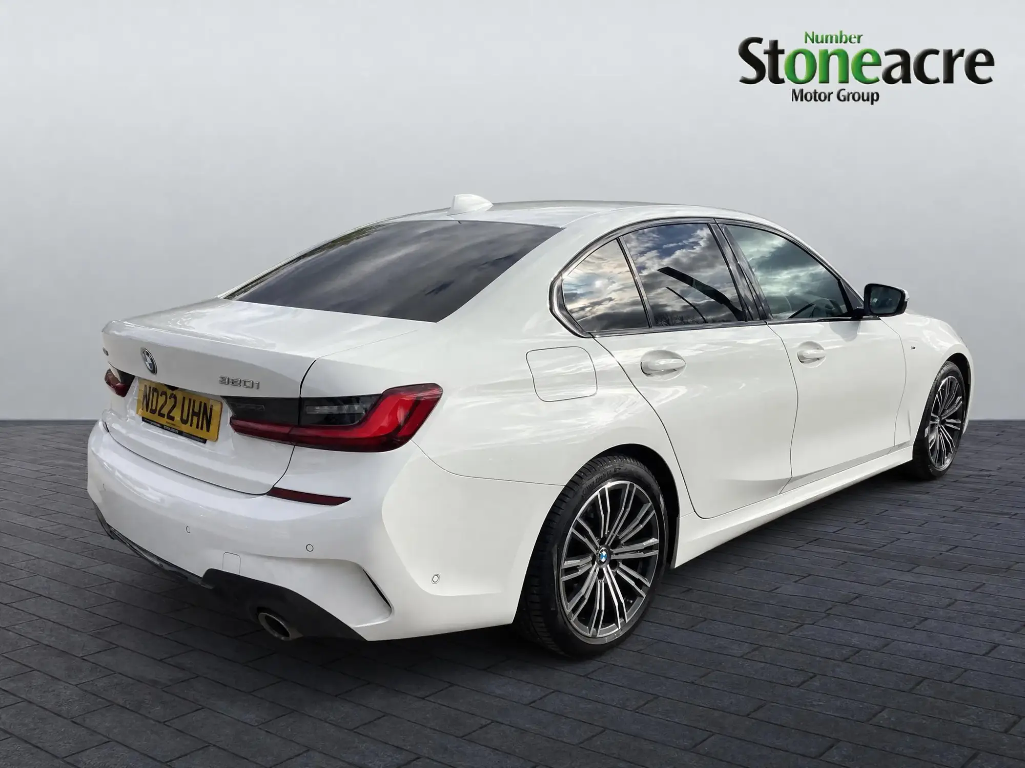 BMW 3 Series Image 8