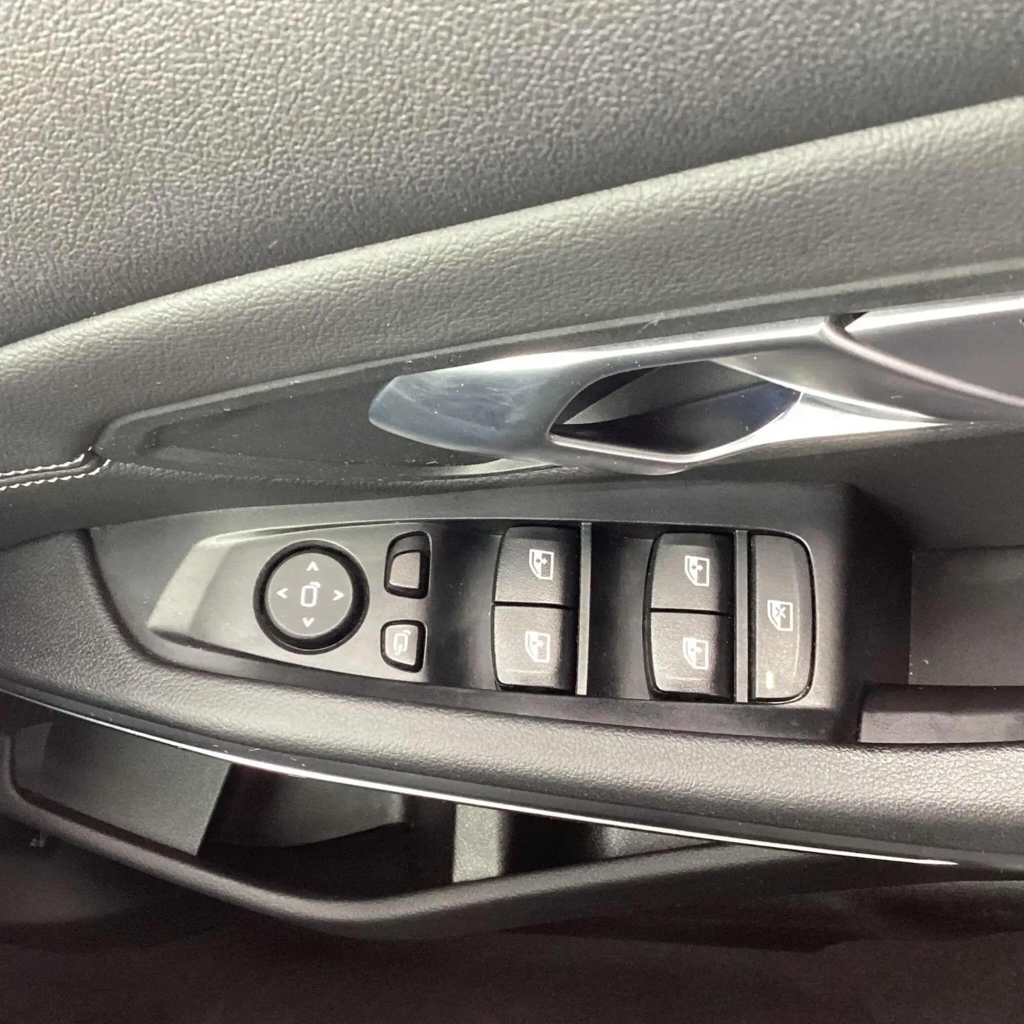 BMW 3 Series Image 16