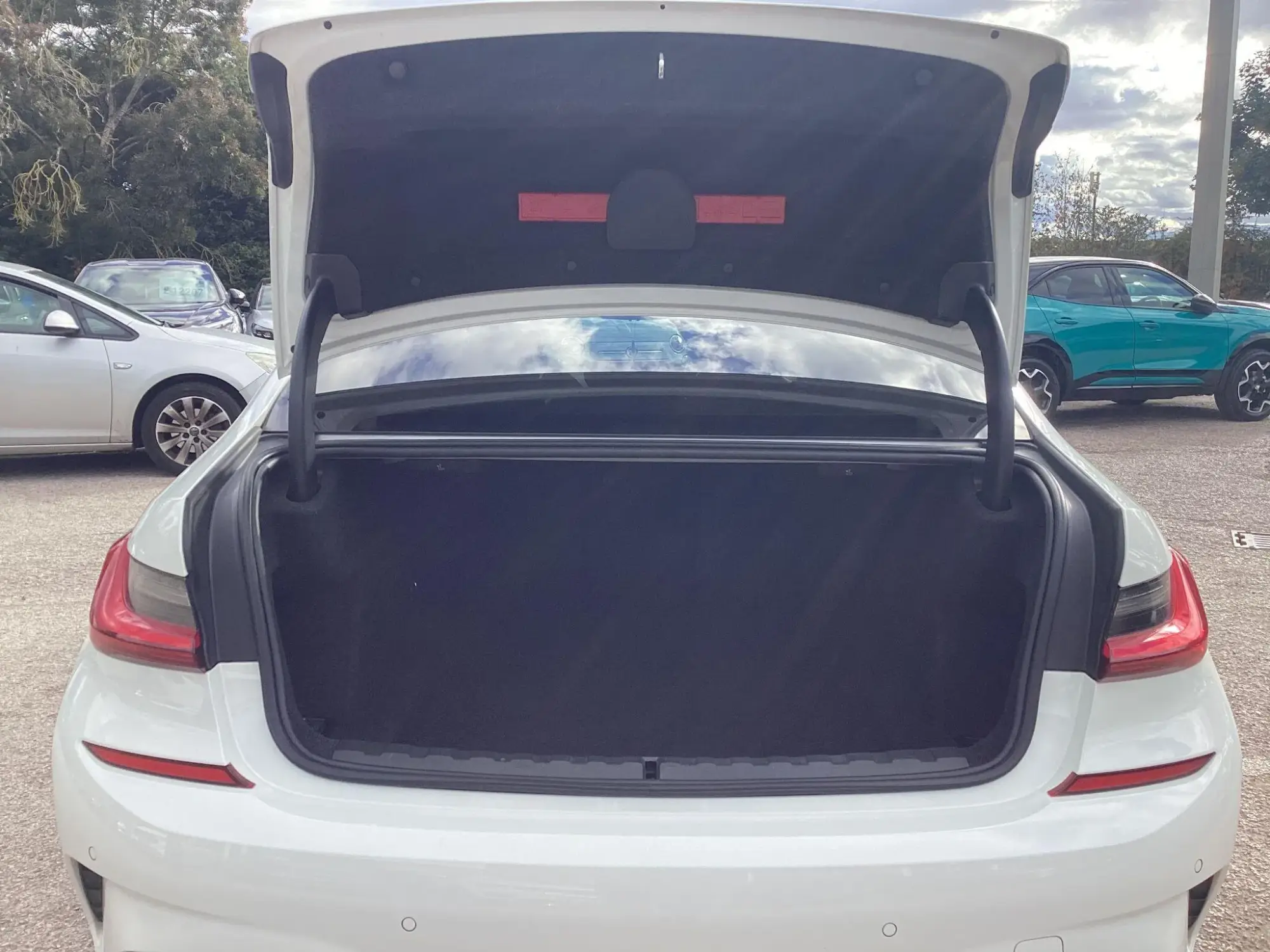 BMW 3 Series Image 26