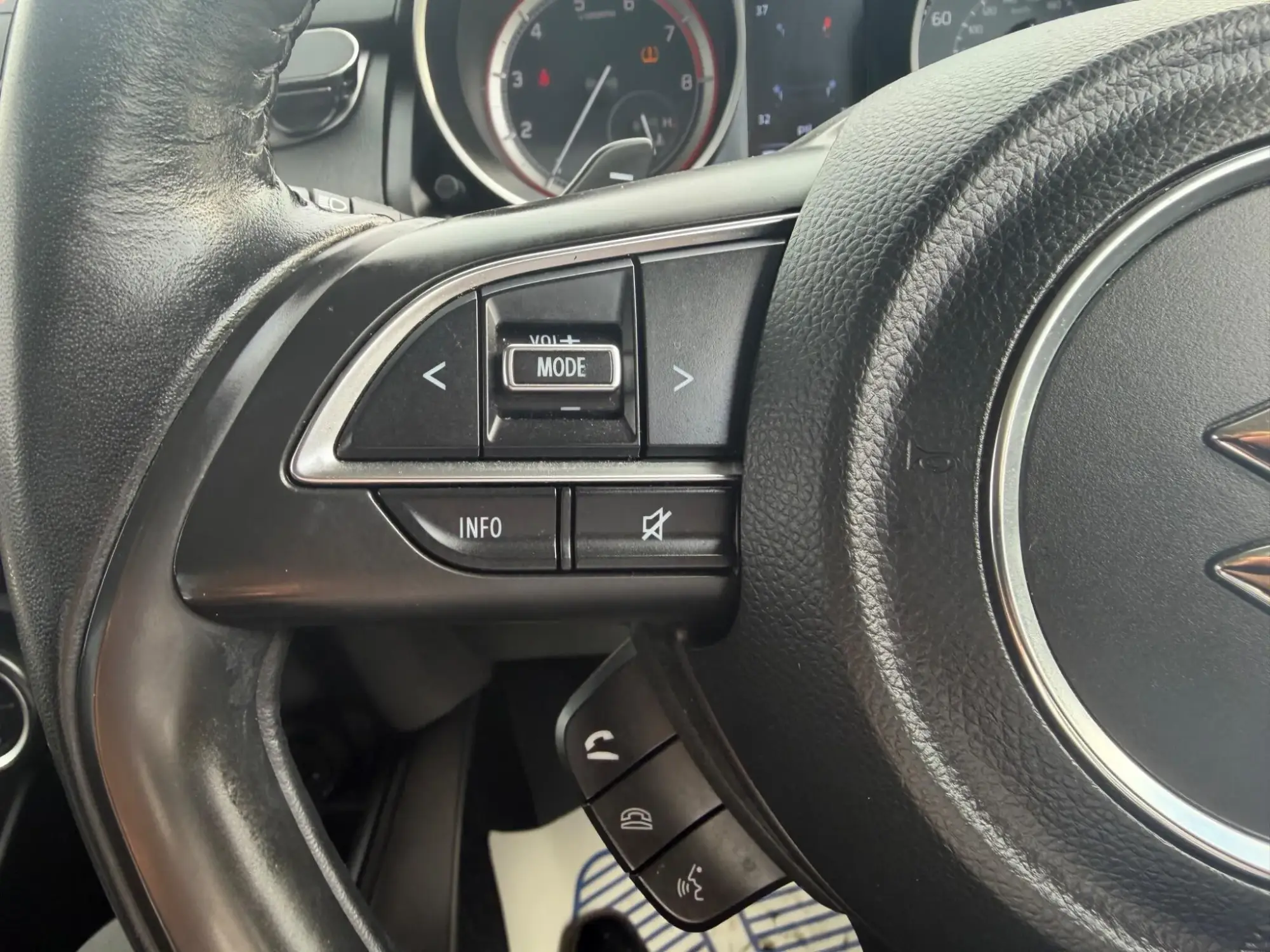 Suzuki Swift Image 17
