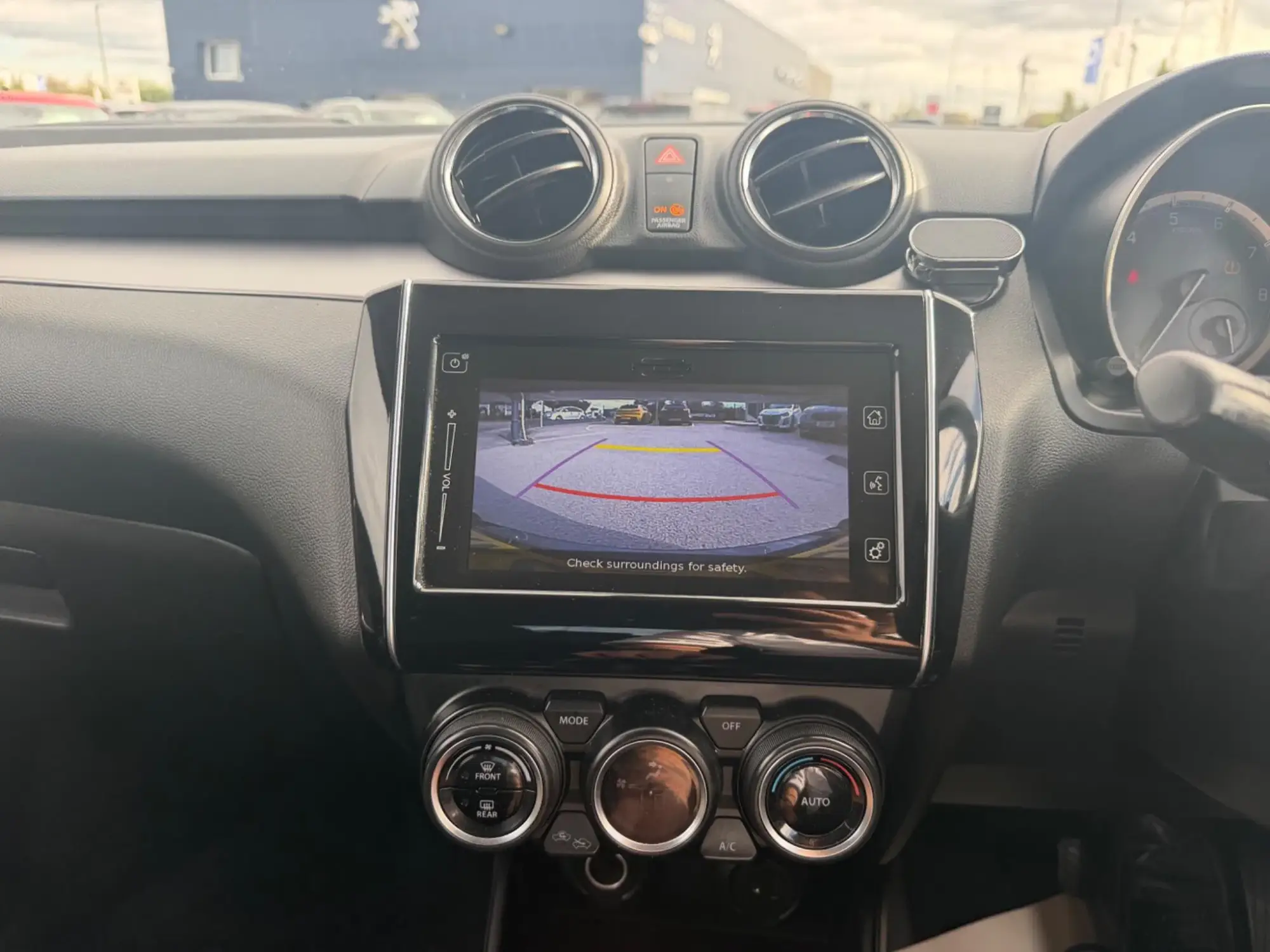 Suzuki Swift Image 22