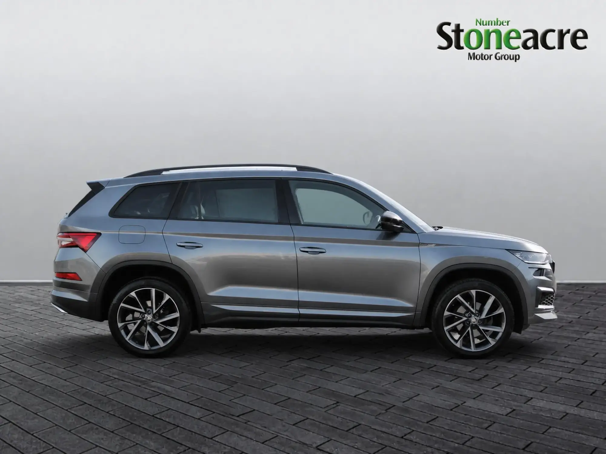 Skoda Kodiaq 1.5 TSI ACT SportLine DSG Euro 6 (s/s) 5dr (7 Seat) YP73BGY Image 2 Skoda Kodiaq 1.5 TSI ACT SportLine DSG Euro 6 (s/s) 5dr (7 Seat) YP73BGY Image 2