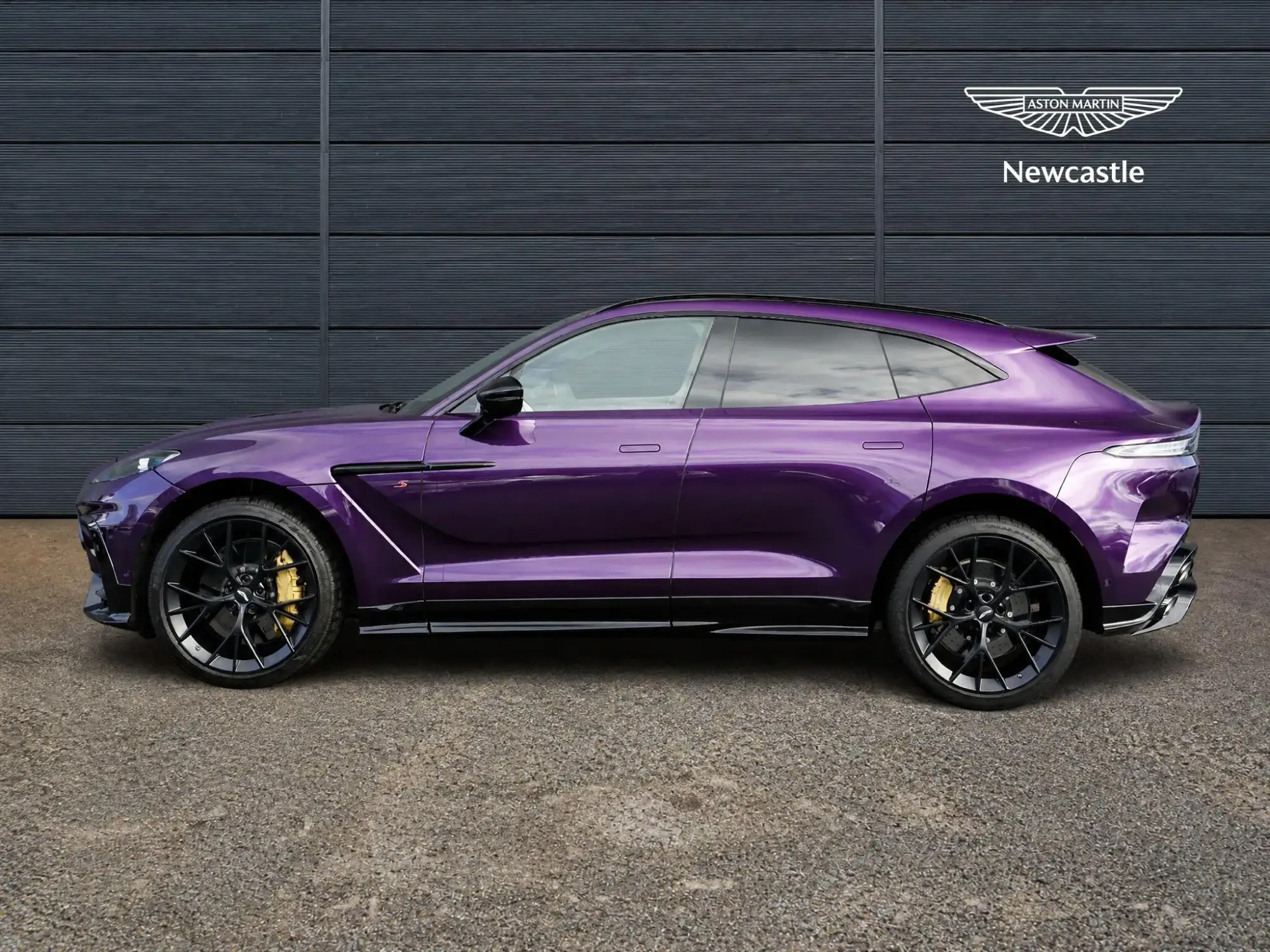 Aston Martin DBX Image 5 Aston Martin DBX Image 5