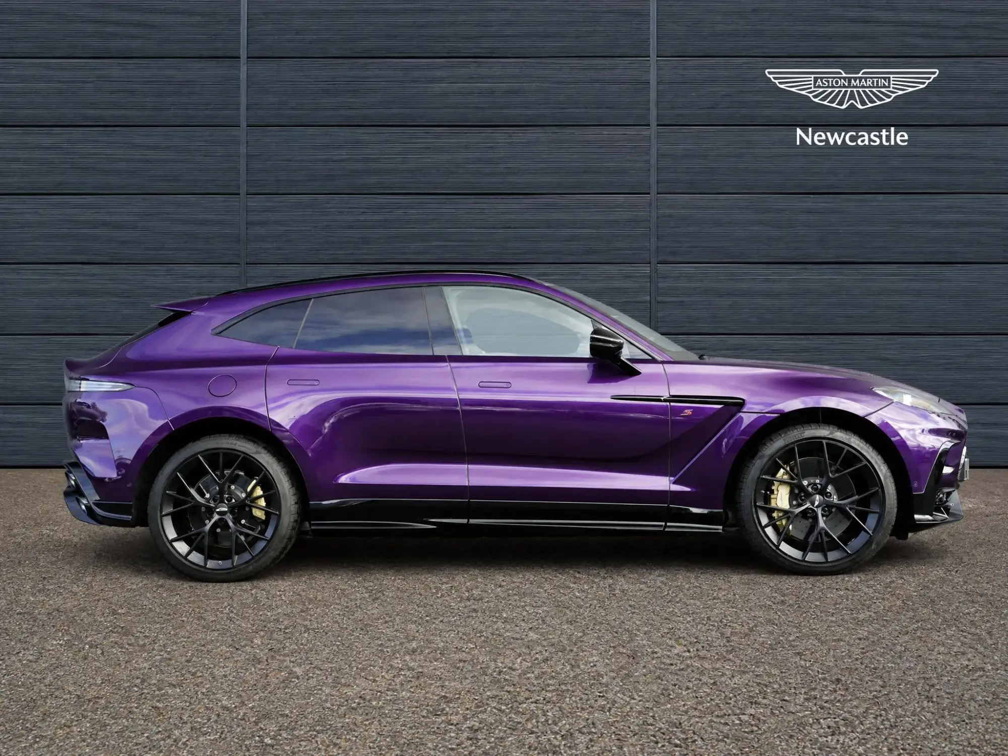 Aston Martin DBX Image 7 Aston Martin DBX Image 7