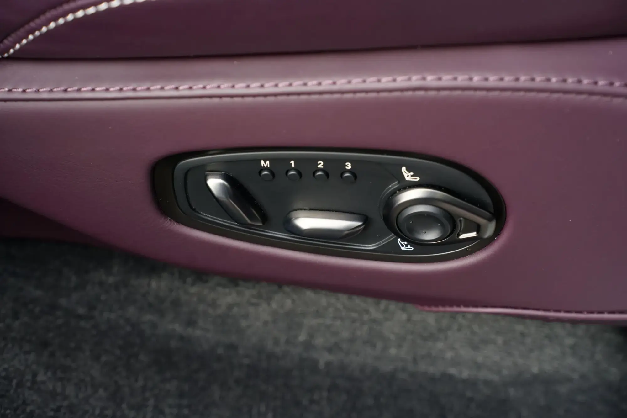 Aston Martin DBX Image 16 Aston Martin DBX Image 16