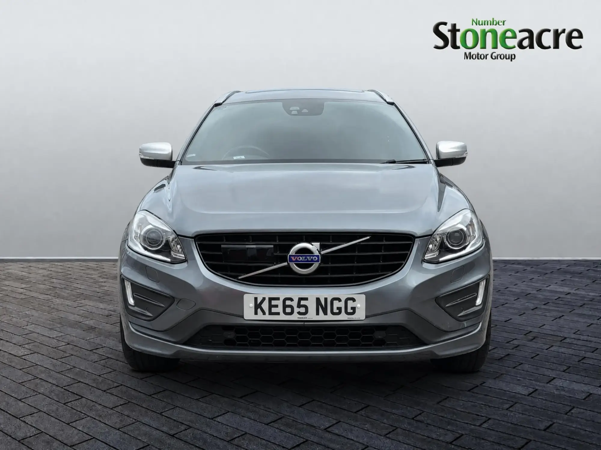 Volvo XC60 2.0 D4 R-Design Lux Nav Auto Euro 6 (s/s) 5dr KE65NGG Image 2 Volvo XC60 2.0 D4 R-Design Lux Nav Auto Euro 6 (s/s) 5dr KE65NGG Image 2