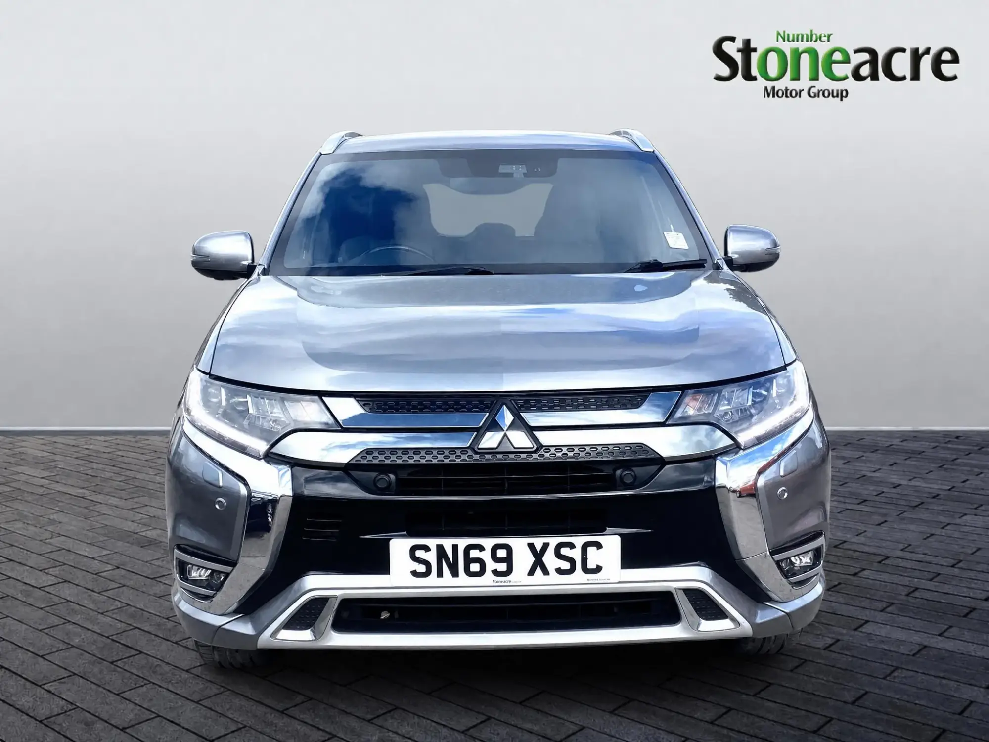 Mitsubishi Outlander 2.4h TwinMotor 13.8kWh 5hs CVT 4WD Euro 6 (s/s) 5dr SN69XSC Image 2 Mitsubishi Outlander 2.4h TwinMotor 13.8kWh 5hs CVT 4WD Euro 6 (s/s) 5dr SN69XSC Image 2