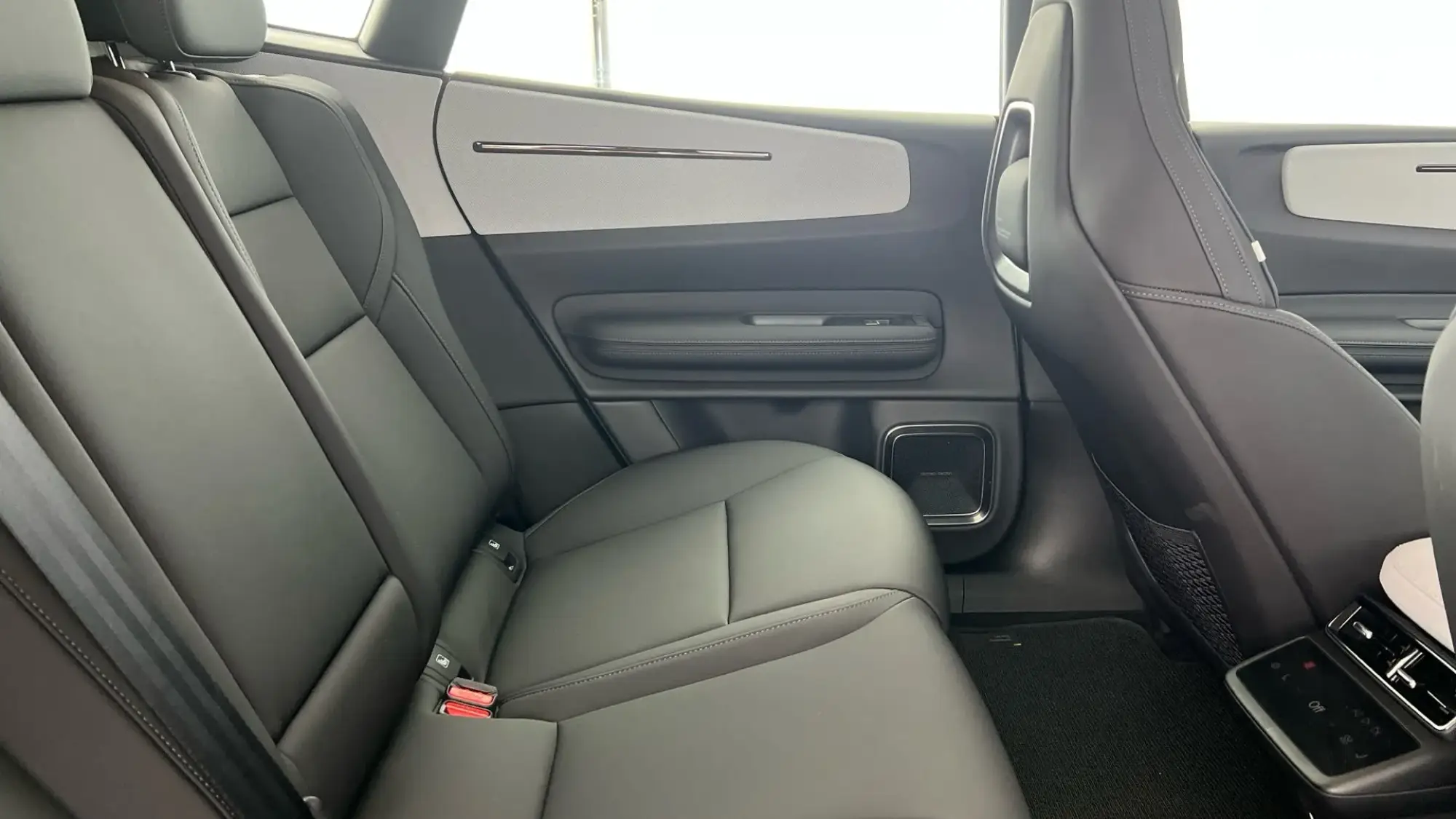 Polestar 4 SUV Image 19 Polestar 4 SUV Image 19