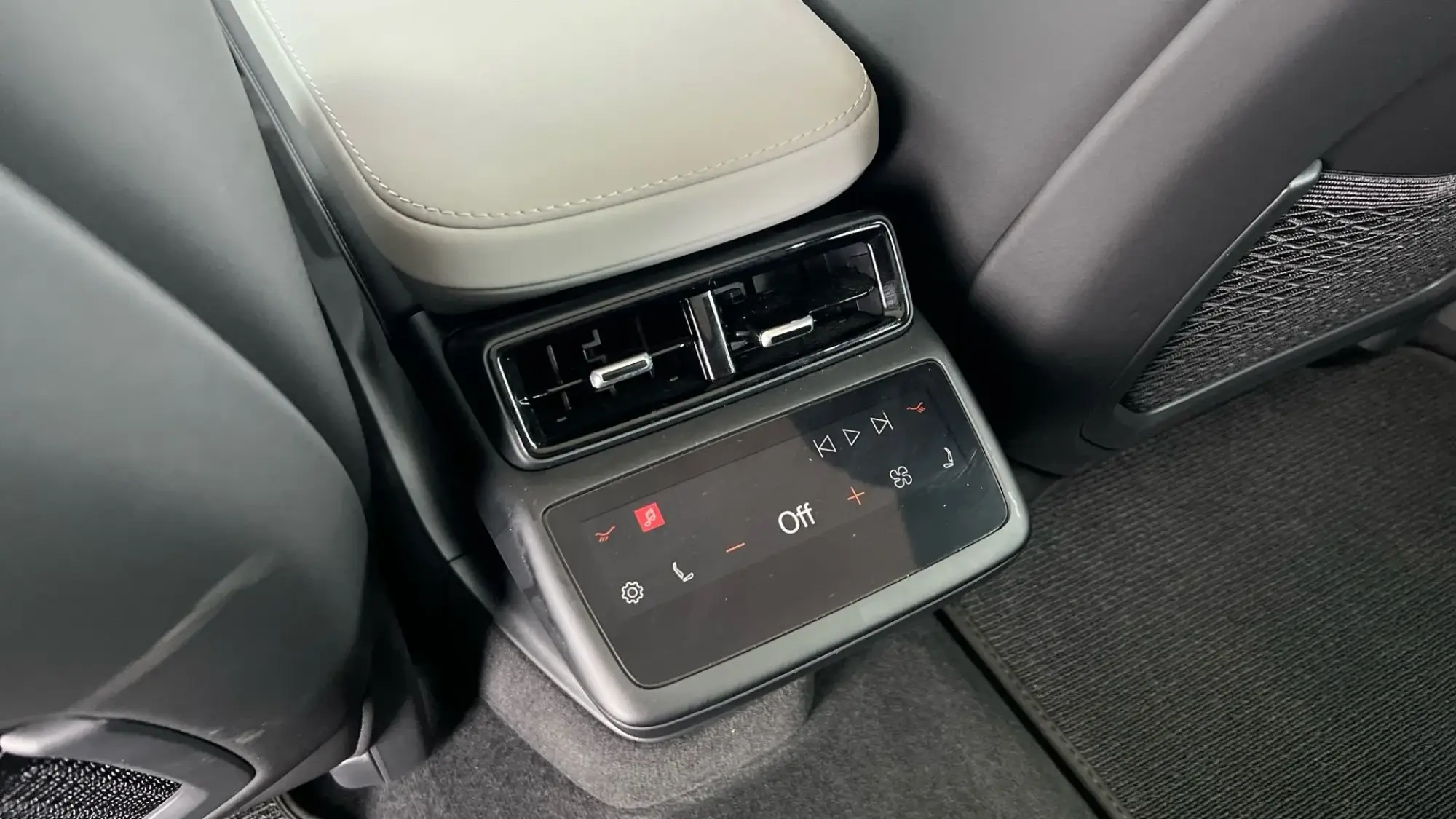 Polestar 4 SUV Image 20 Polestar 4 SUV Image 20