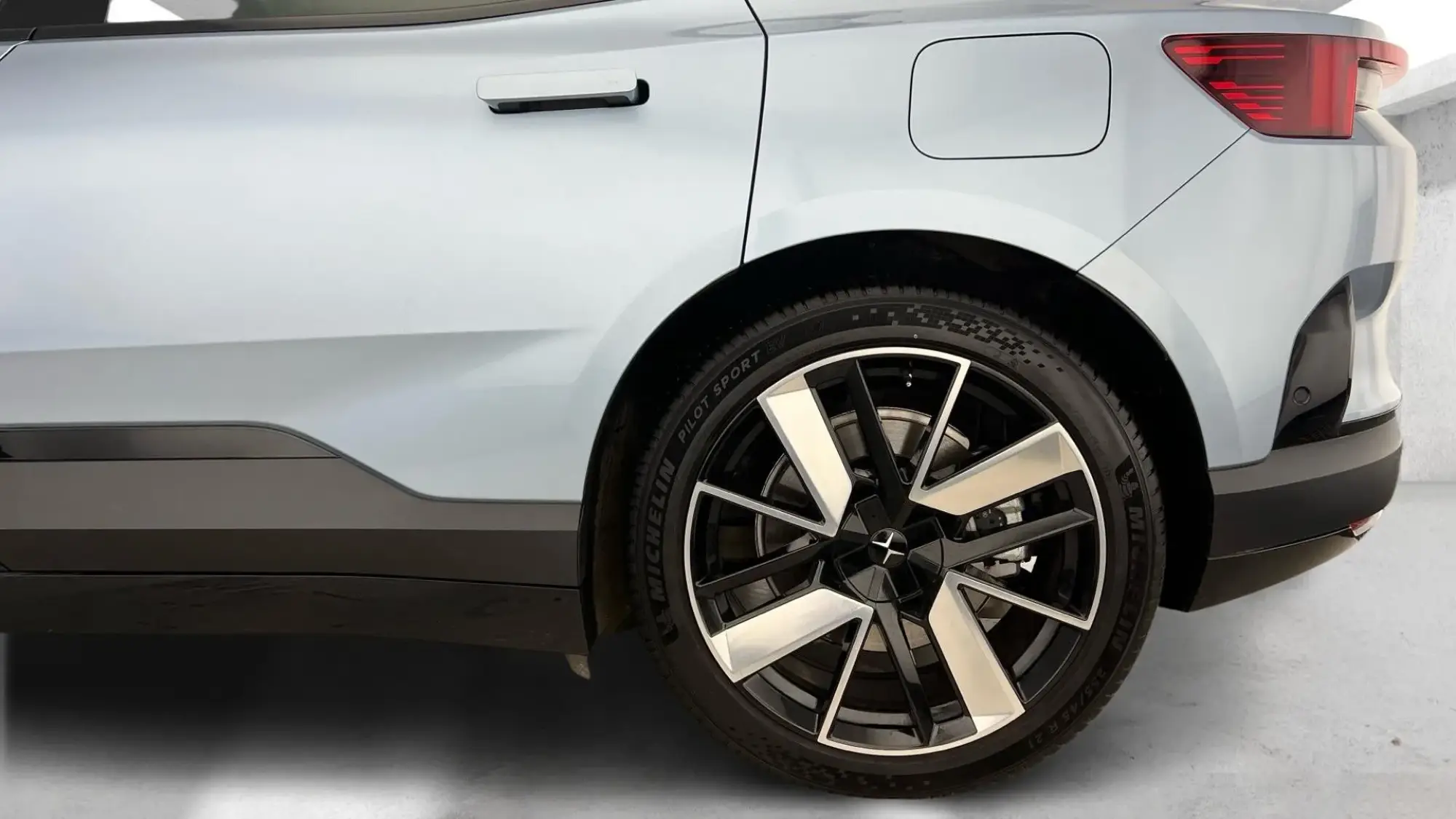 Polestar 4 SUV Image 27 Polestar 4 SUV Image 27