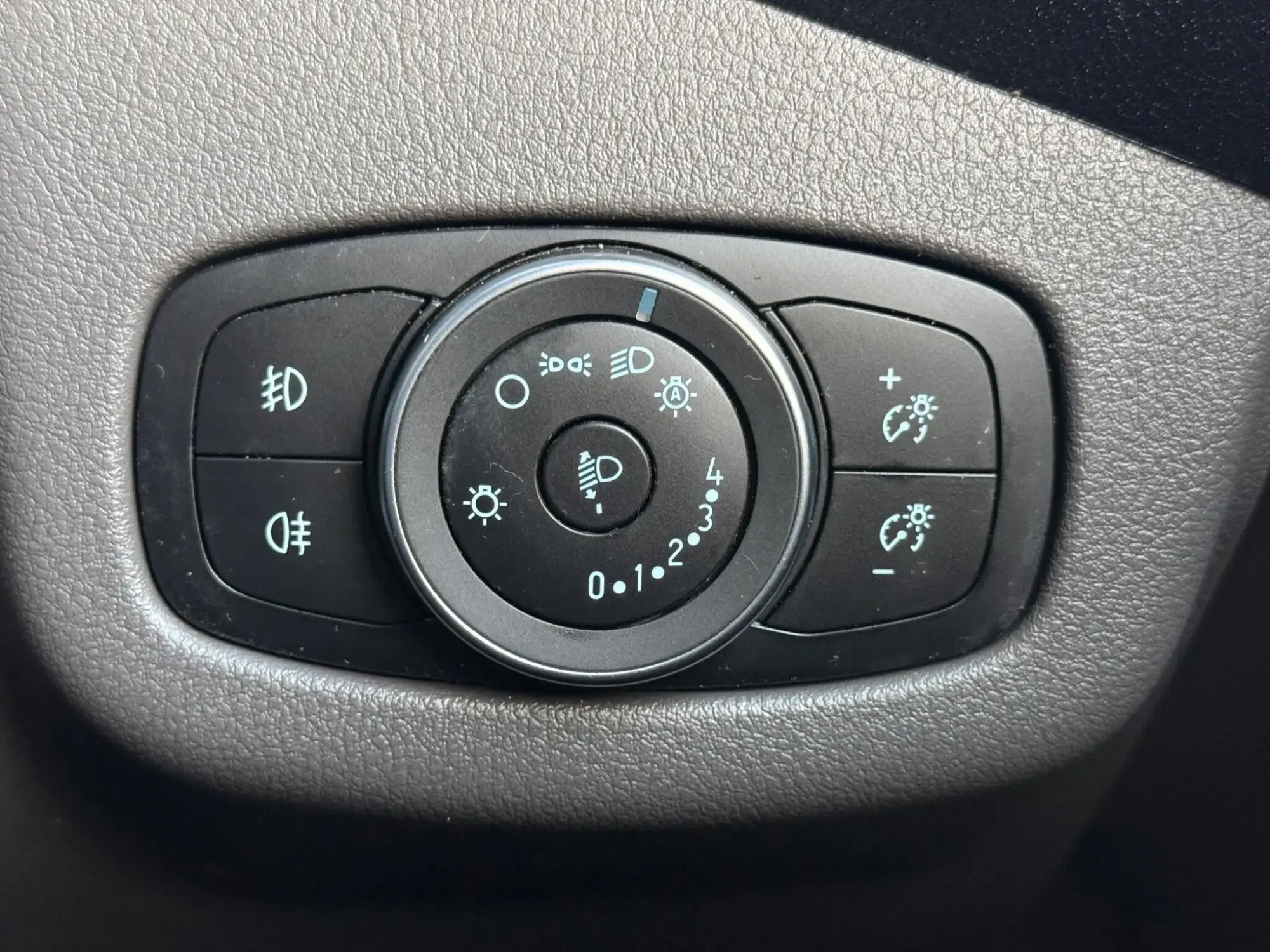 Ford Transit Connect Image 16
