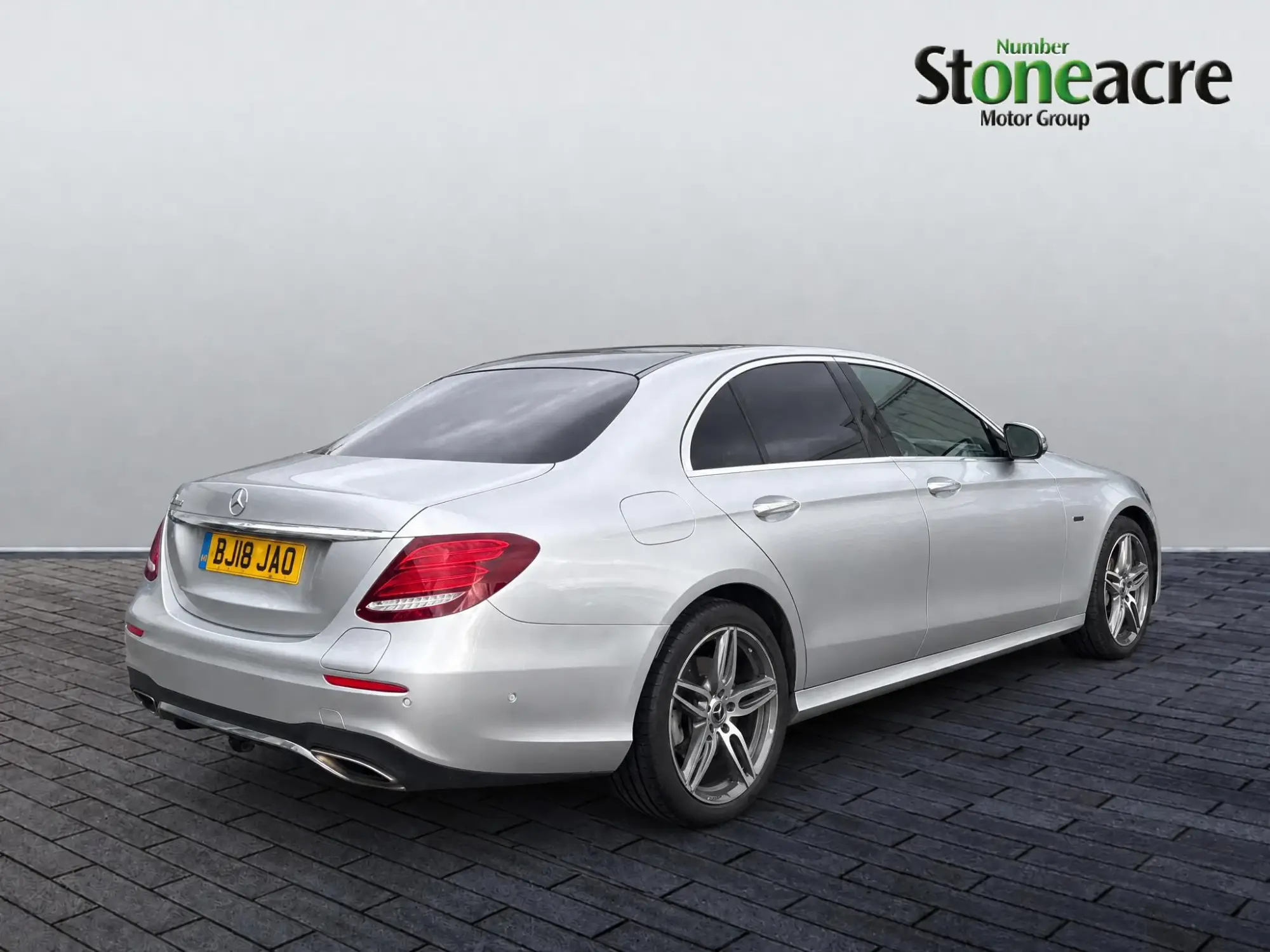 Mercedes-Benz E-Class Image 8