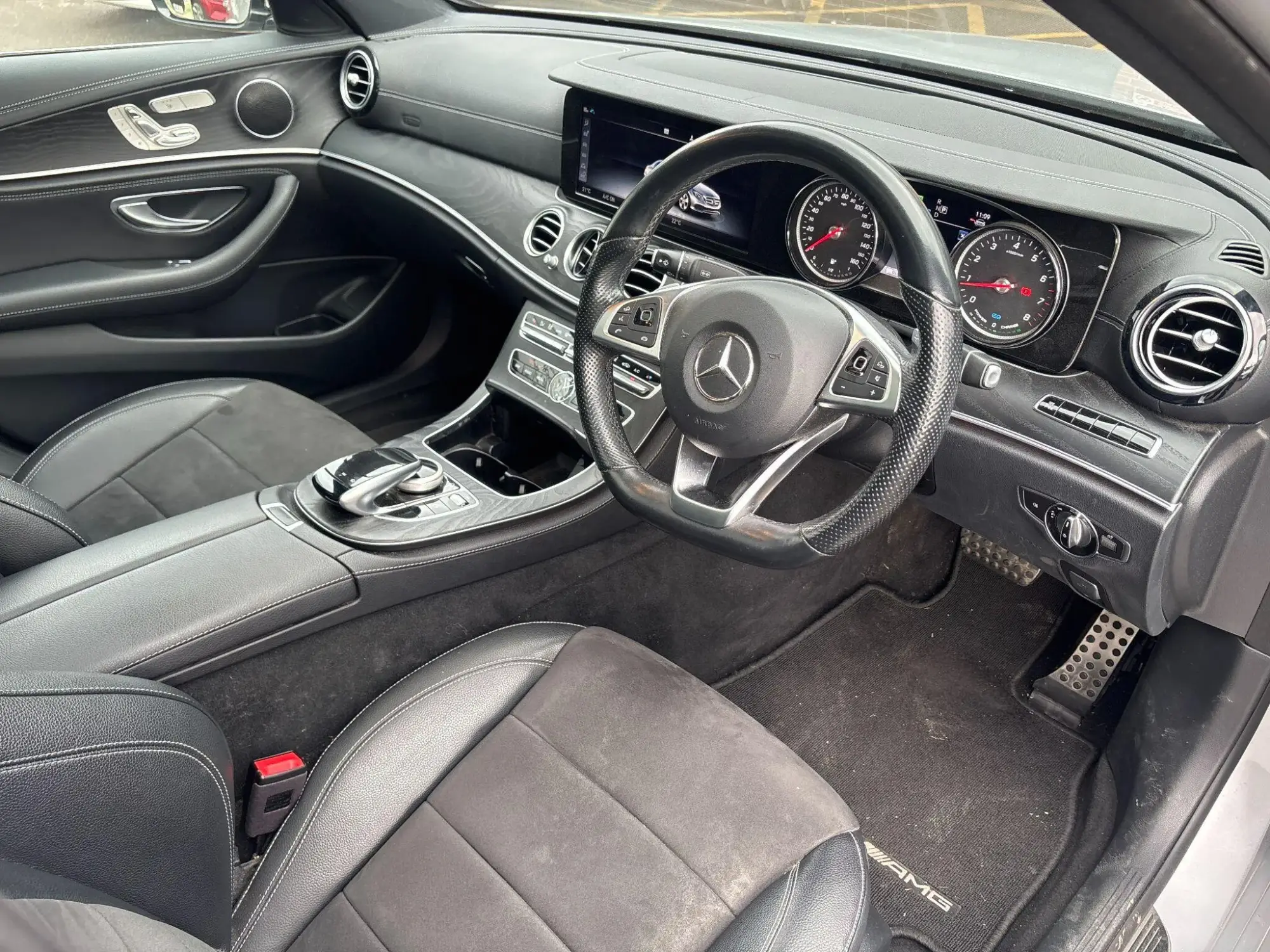 Mercedes-Benz E-Class Image 9