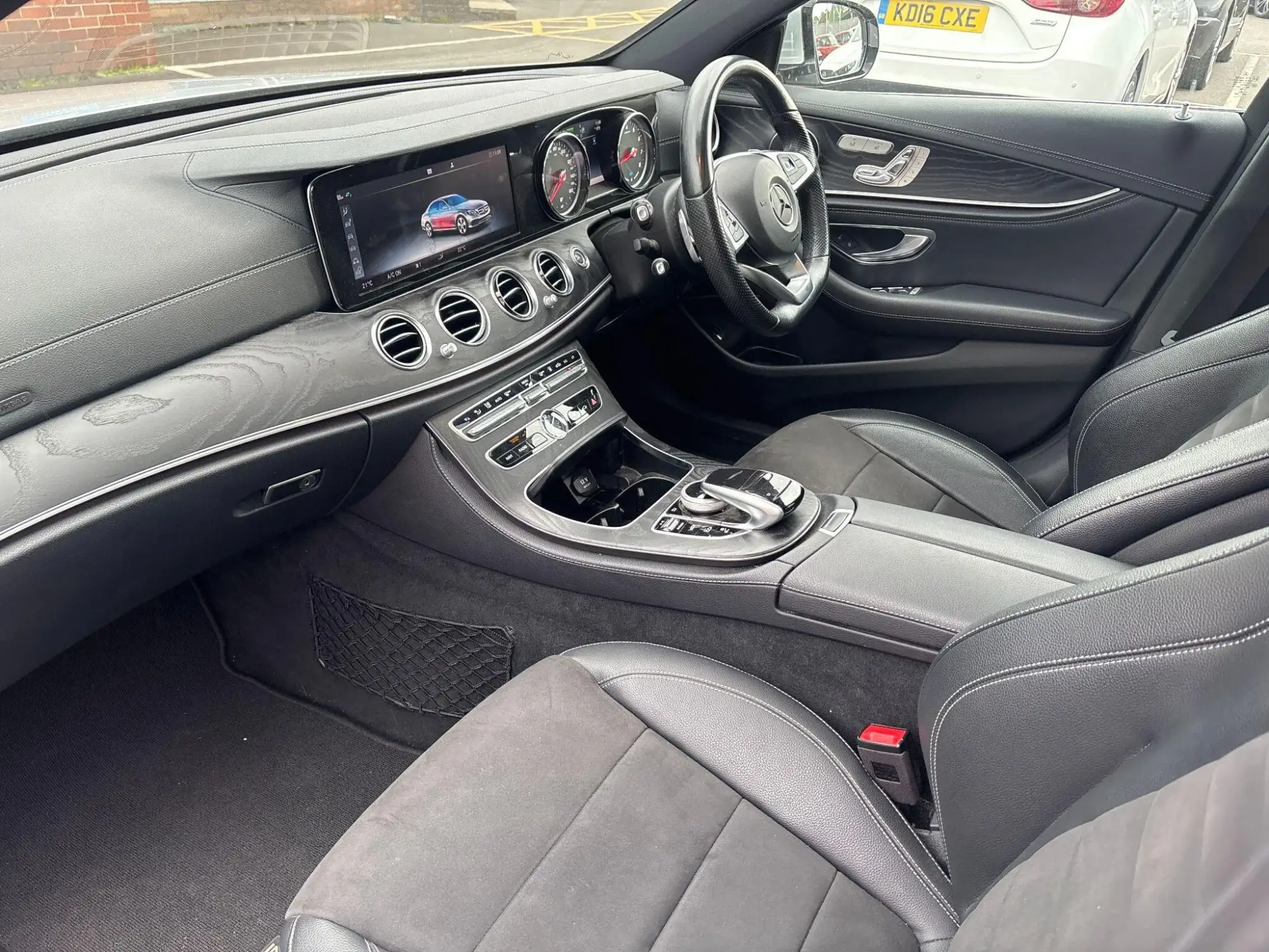 Mercedes-Benz E-Class Image 11