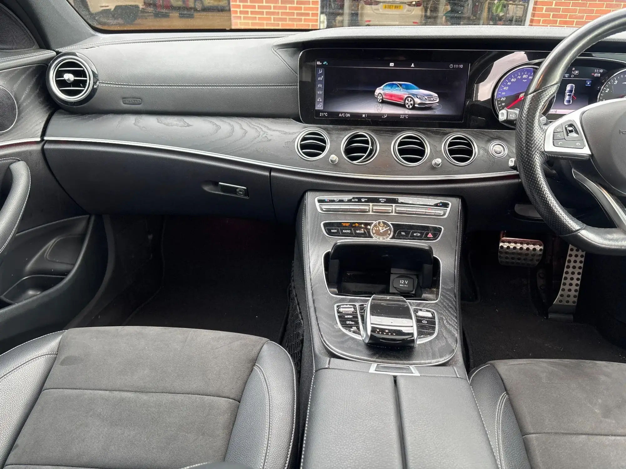Mercedes-Benz E-Class Image 12