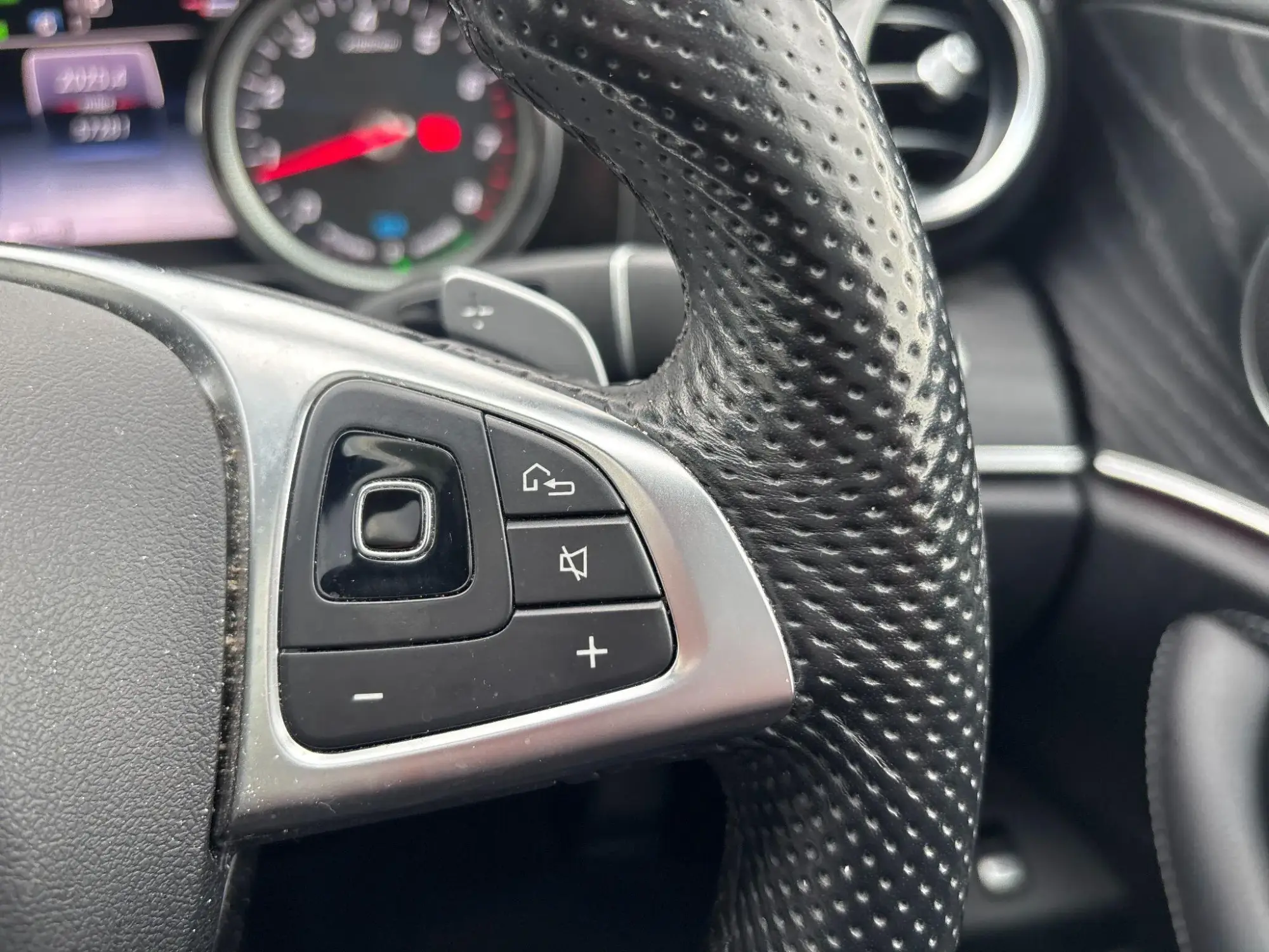 Mercedes-Benz E-Class Image 20