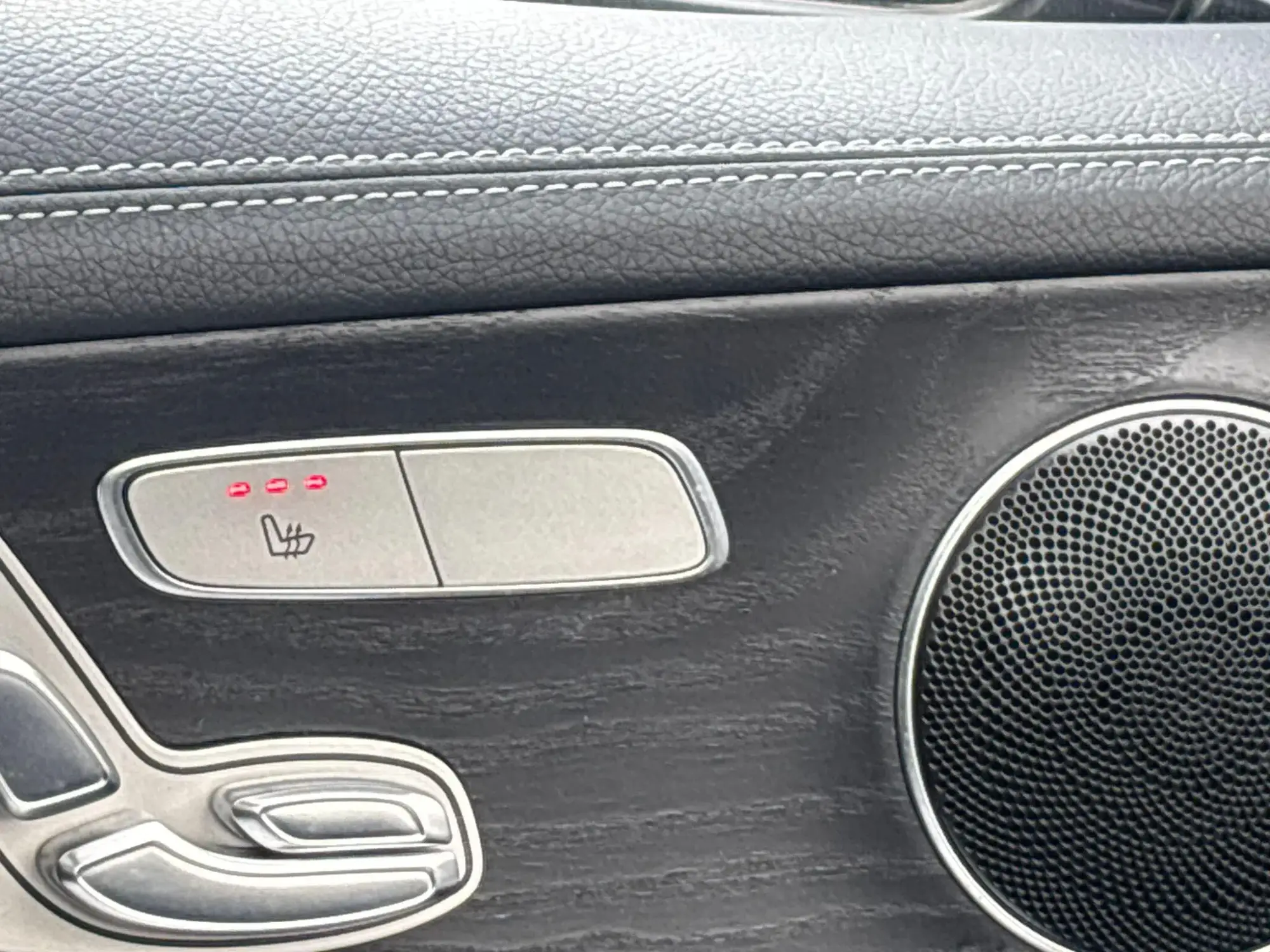 Mercedes-Benz E-Class Image 25