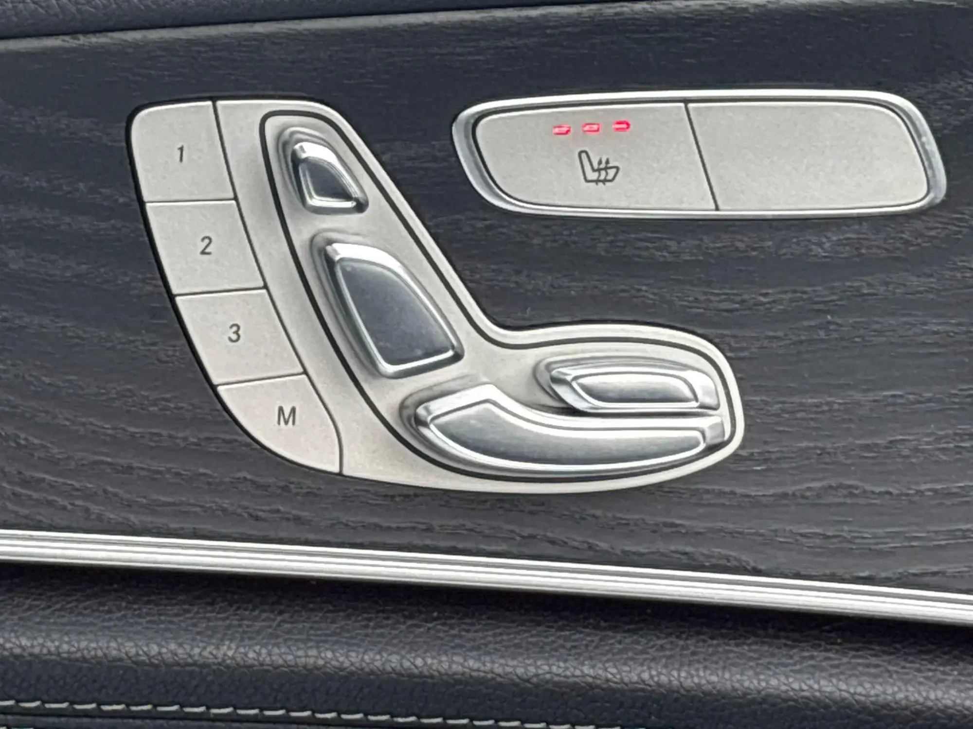 Mercedes-Benz E-Class Image 26