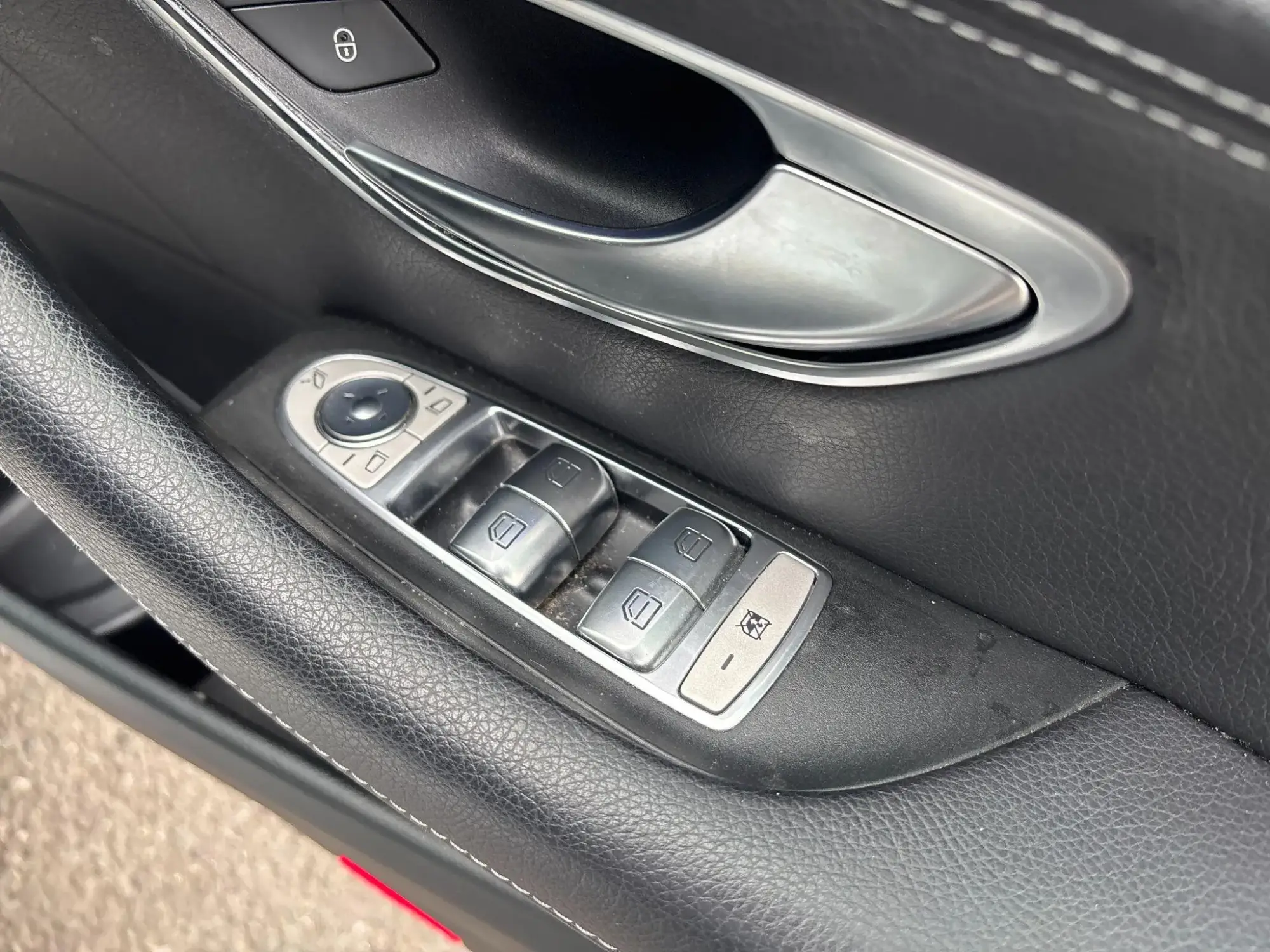 Mercedes-Benz E-Class Image 28
