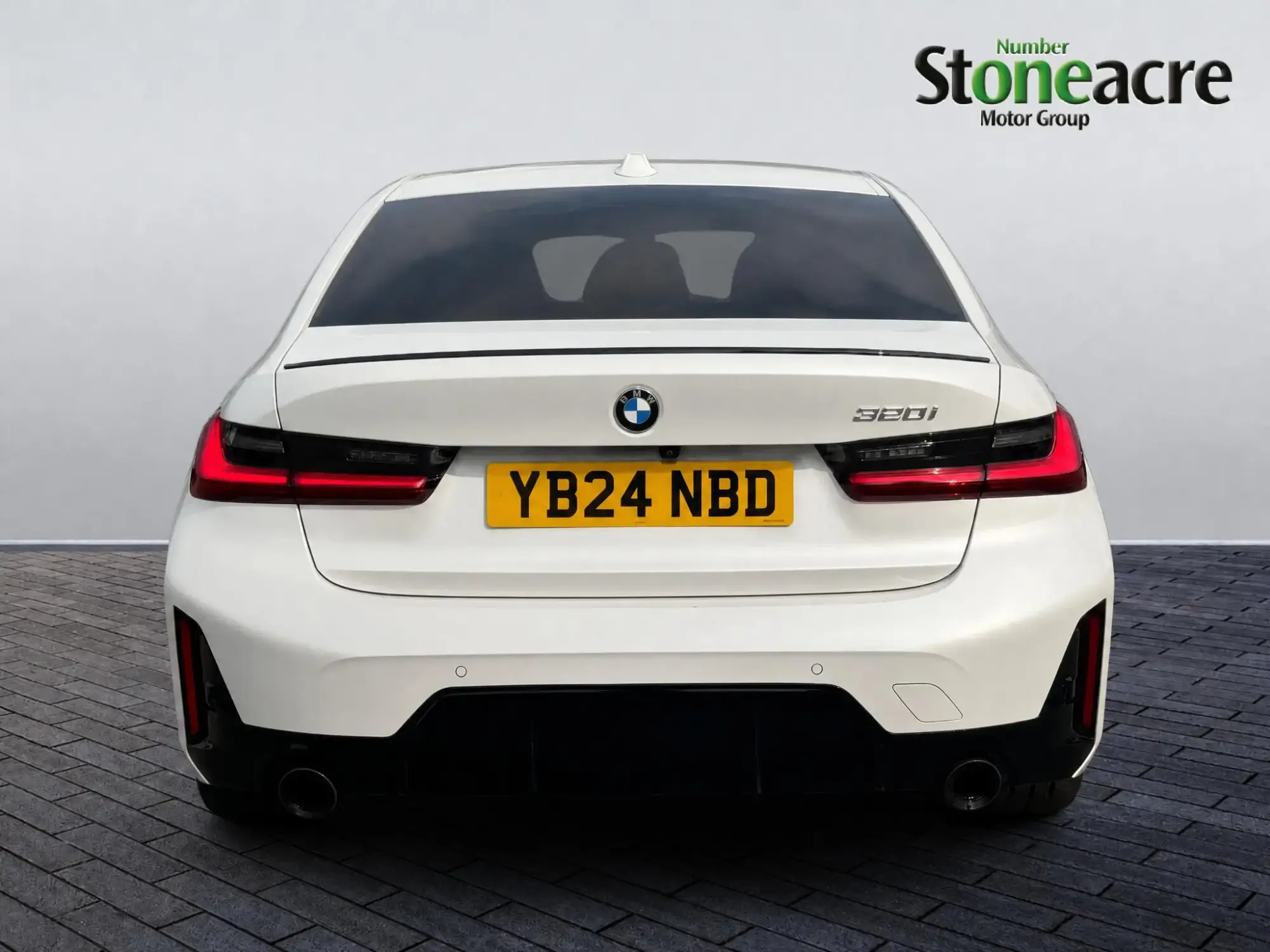 BMW 3 Series Image 4 BMW 3 Series Image 4