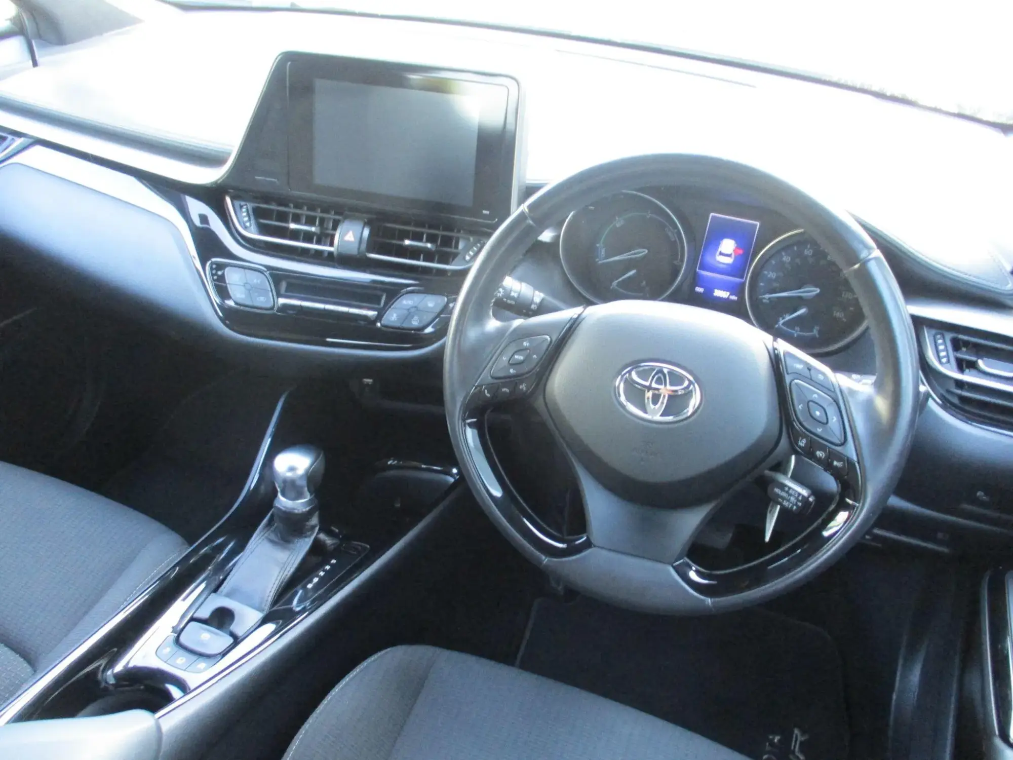 Toyota C-HR Hybrid Image 15 Toyota C-HR Hybrid Image 15