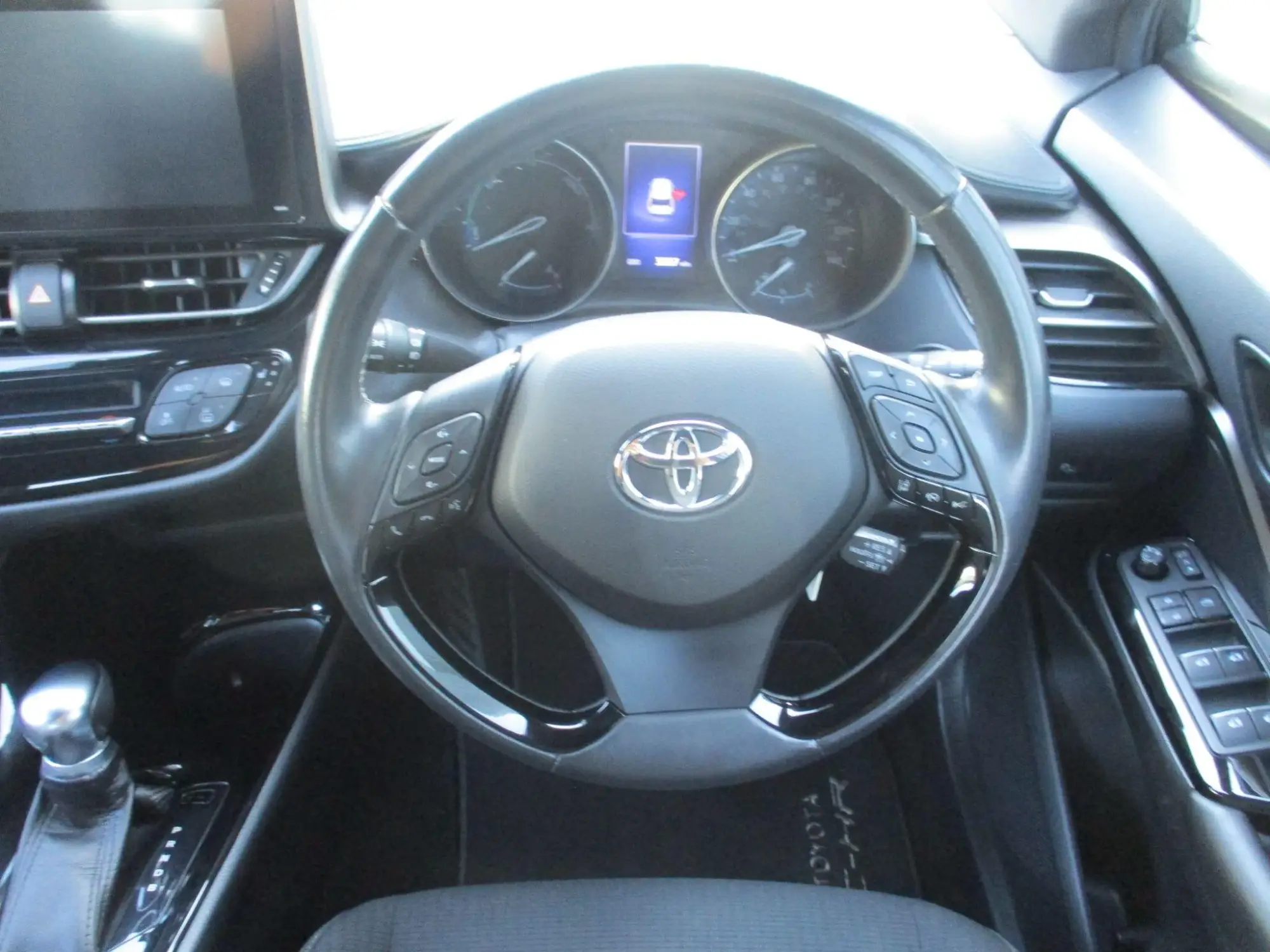 Toyota C-HR Hybrid Image 16 Toyota C-HR Hybrid Image 16